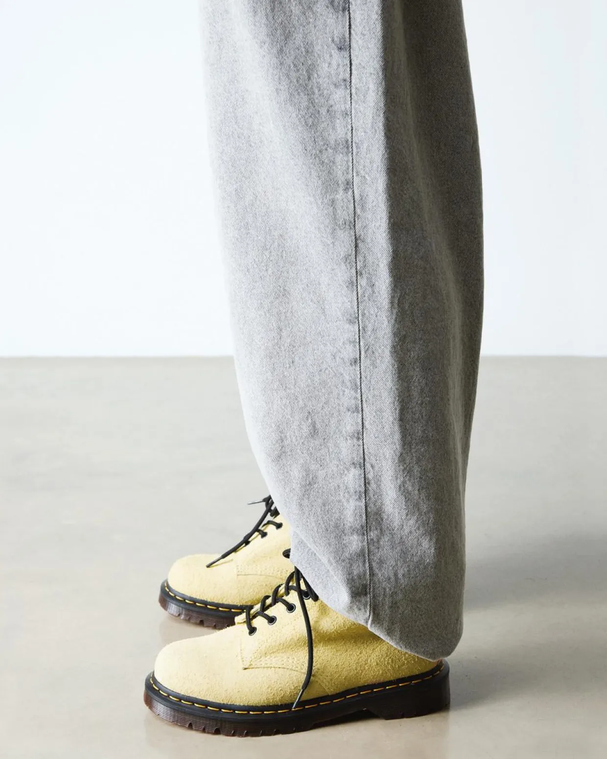 Dr. Martens Boots 939 Ben En Daim à Col Rembourré Et à Lacets Hazy Yellow — Long Napped Suede Online
