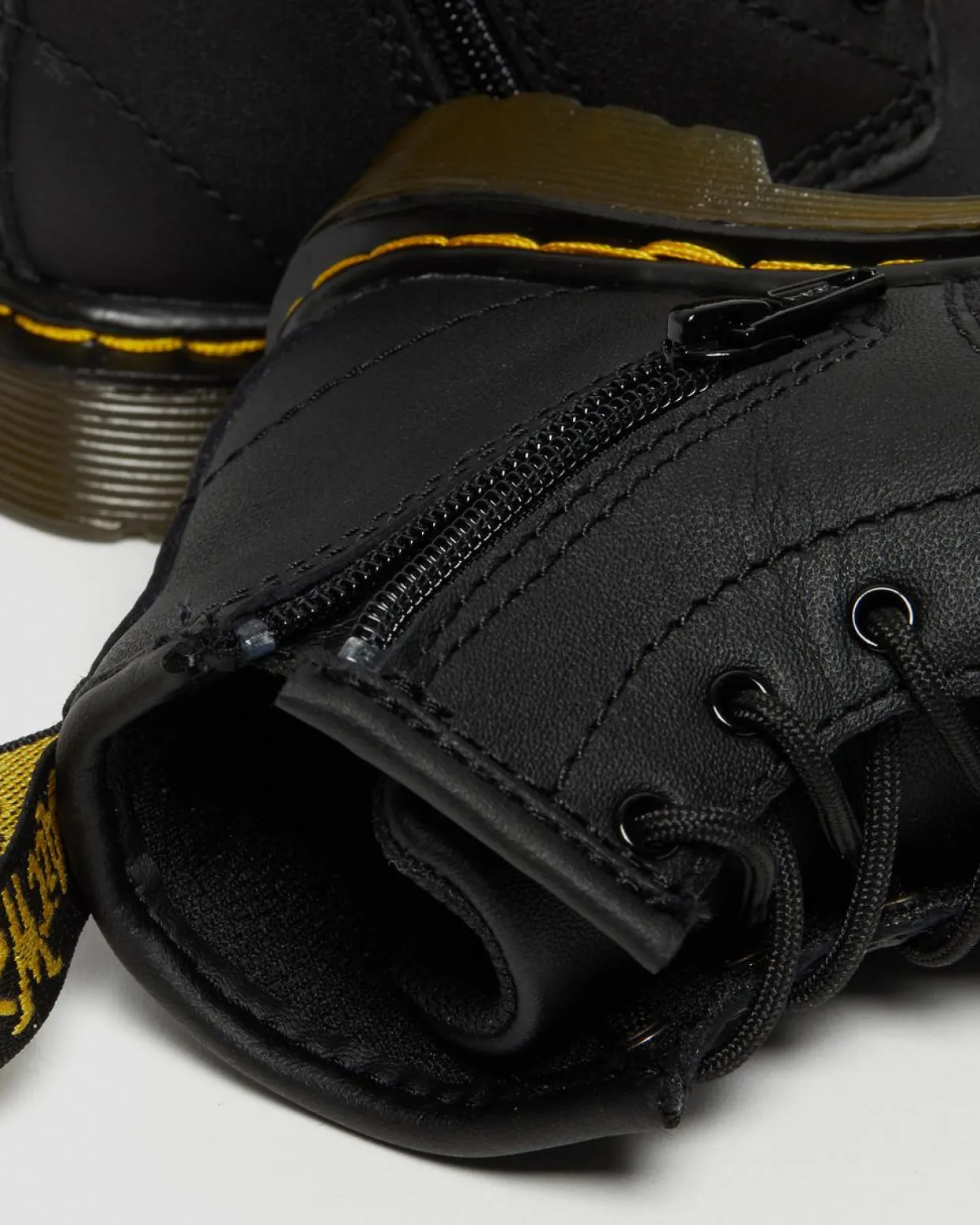 Dr. Martens Boots 1460 En Cuir Softy T Pour Bébé Noir — Softy T Fashion