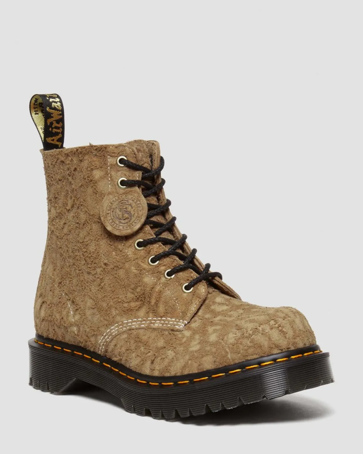 Dr. Martens Boots 1460 Pascal Made In England En Daim Gaufré à Lacets Savannah Tan — Grand Canyon Store