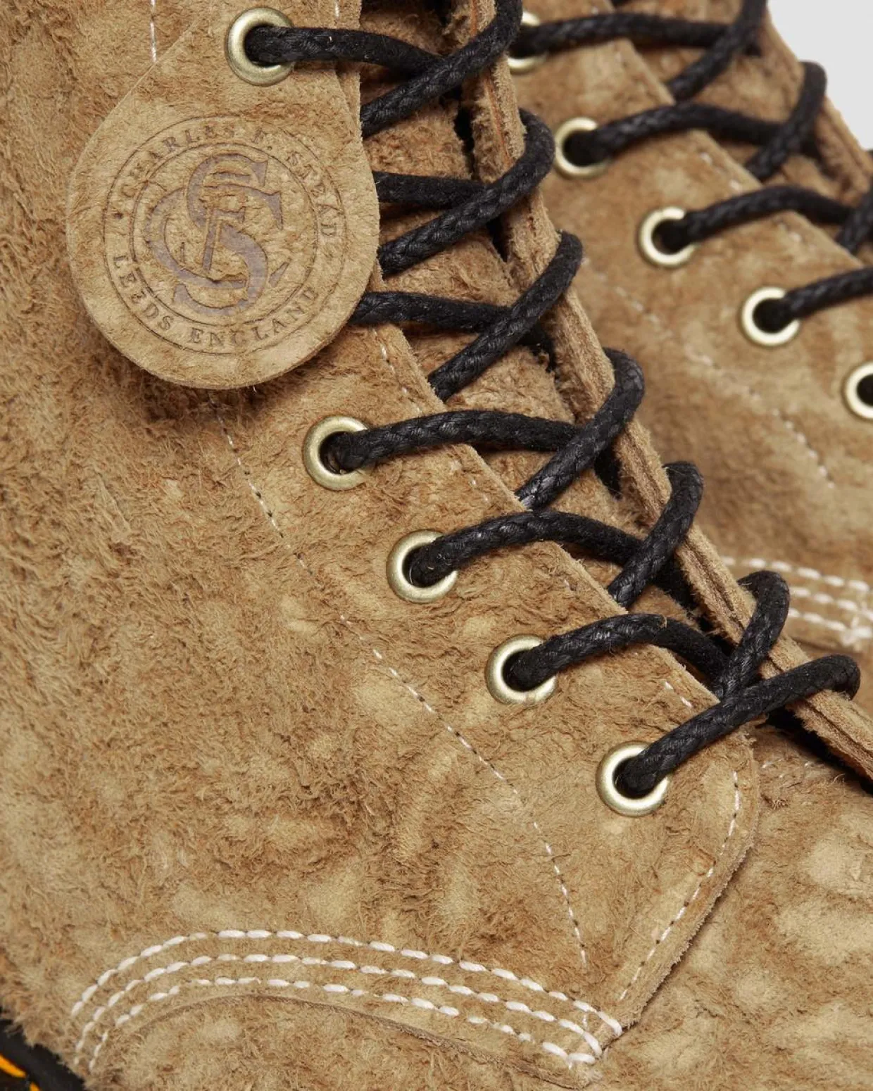 Dr. Martens Boots 1460 Pascal Made In England En Daim Gaufré à Lacets Savannah Tan — Grand Canyon Store