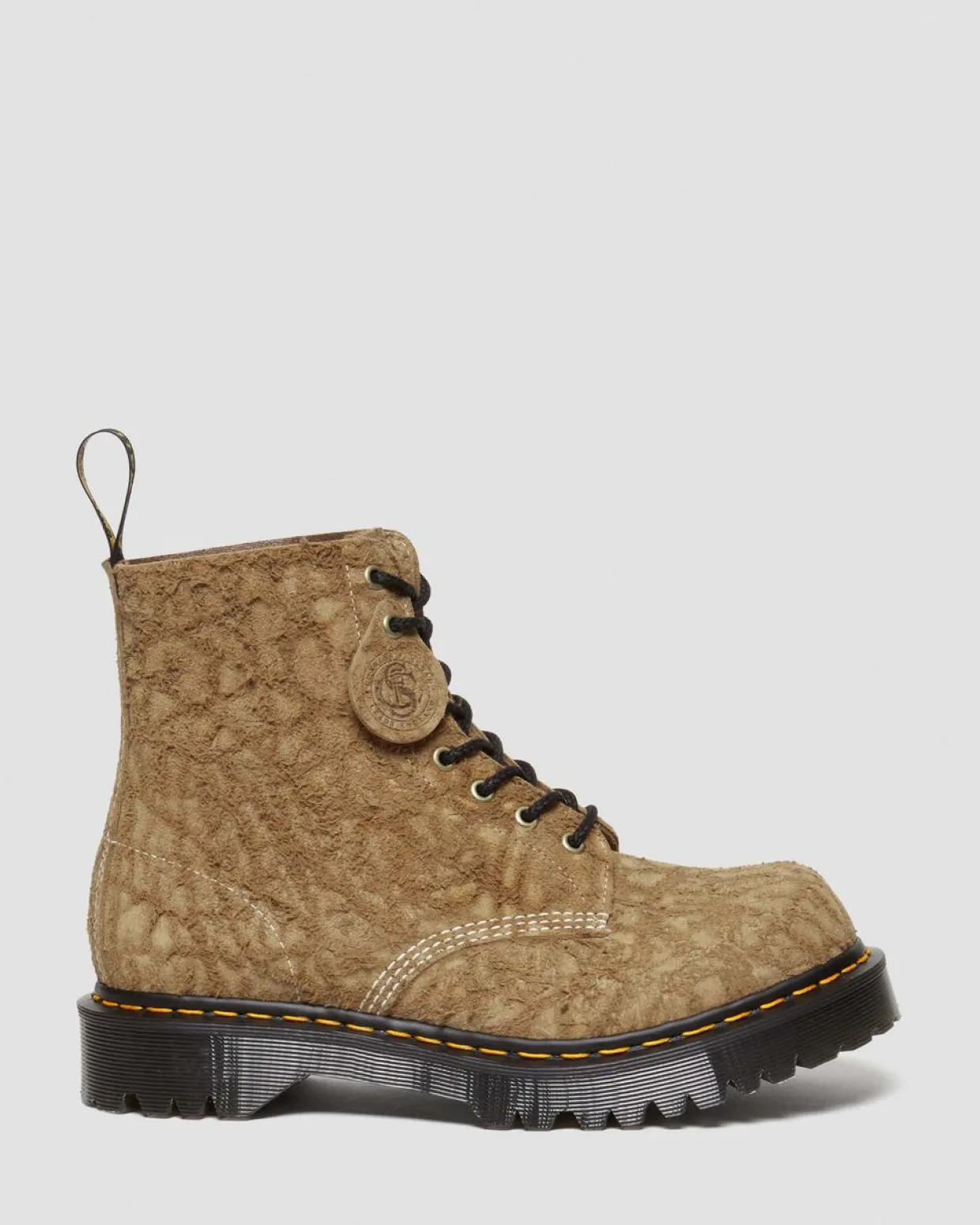 Dr. Martens Boots 1460 Pascal Made In England En Daim Gaufré à Lacets Savannah Tan — Grand Canyon Store