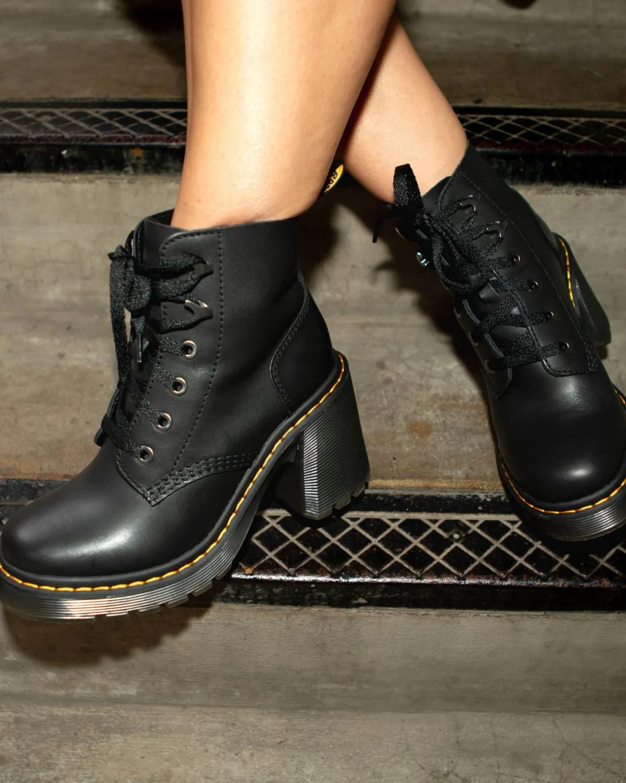 Dr. Martens Boots à Talons Jesy En Cuir Sendal Noir — Sendal New