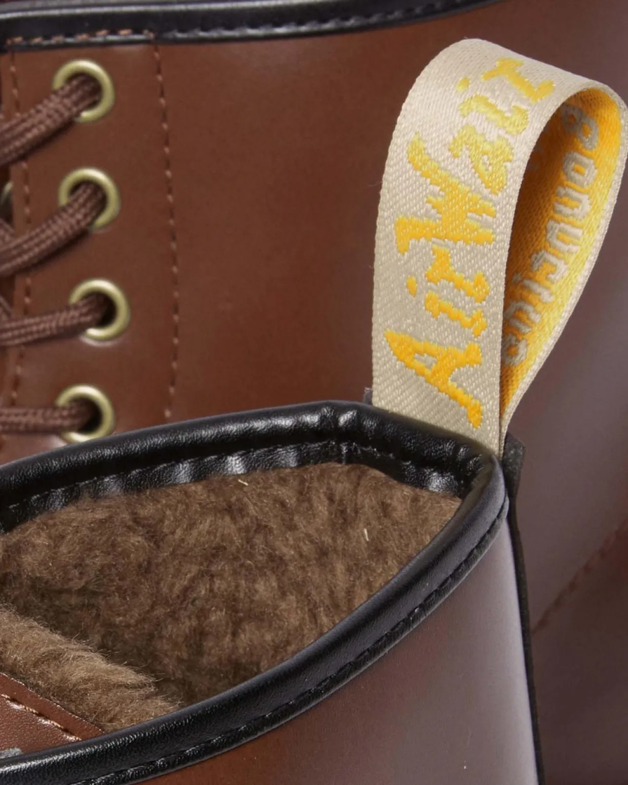 Dr. Martens Boots 1460 Vegan Borg Doublées à Lacets BROWN — Norfolk Vegan Flash Sale