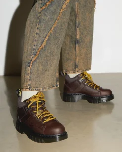 Dr. Martens Boots Basses Woodard En Cuir à Lacets Marron foncé — Grizzly Discount