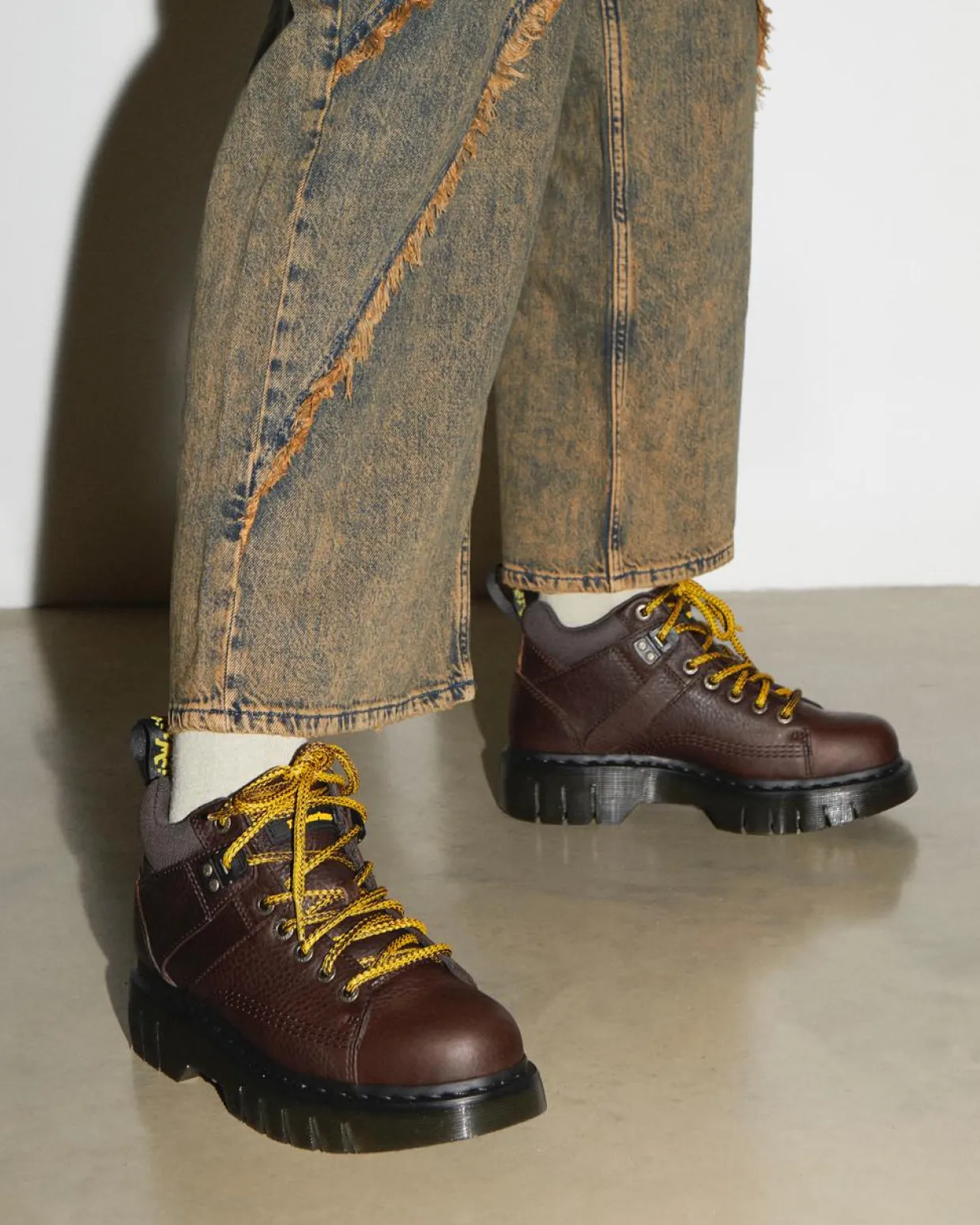 Dr. Martens Boots Basses Woodard En Cuir à Lacets Marron foncé — Grizzly Discount