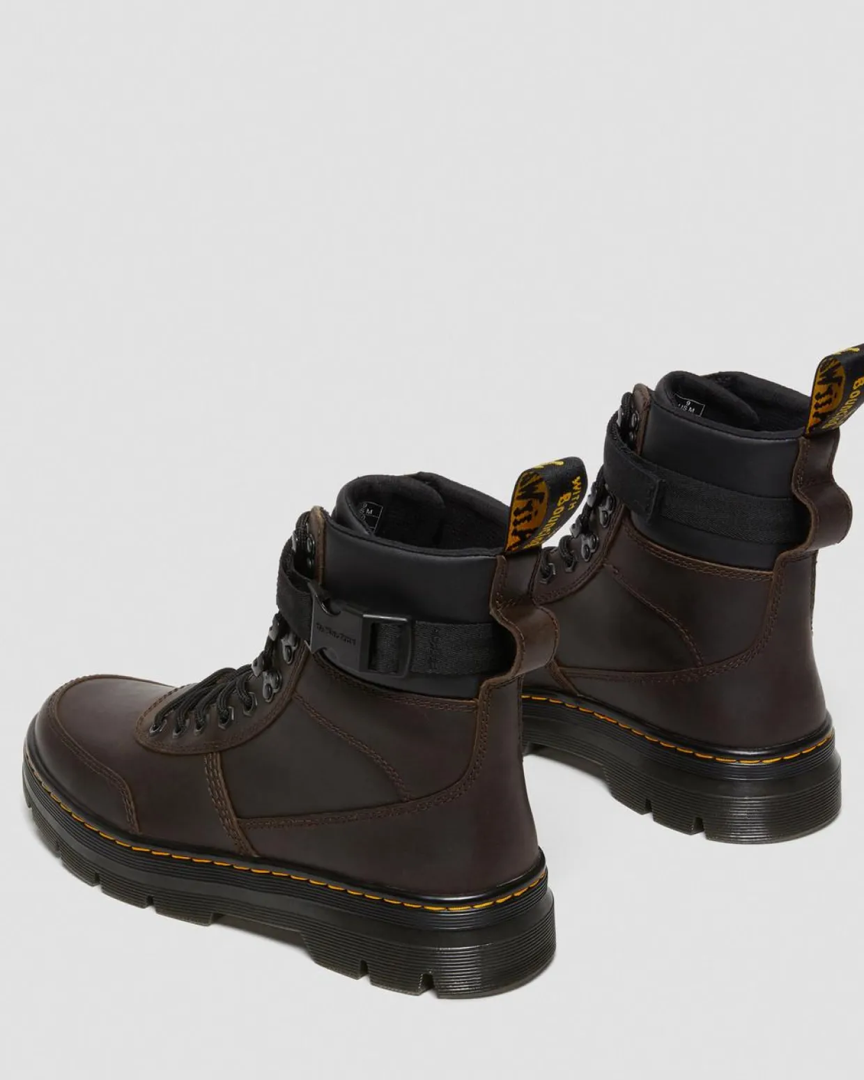 Dr. Martens Boots Casual Combs Tech En Cuir Crazy Horse Marron foncé — Crazy Horse Store