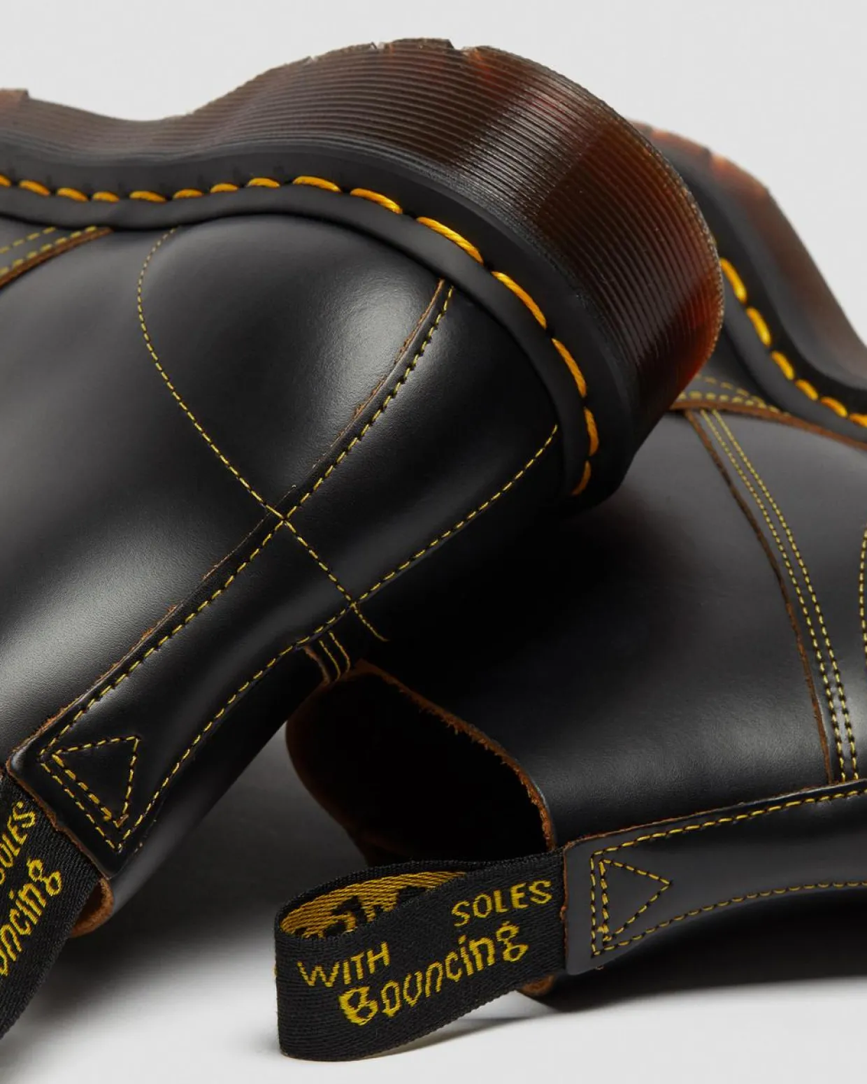 Dr. Martens Boots Church Basses En Cuir Vintage Smooth Noir — Vintage Smooth Clearance