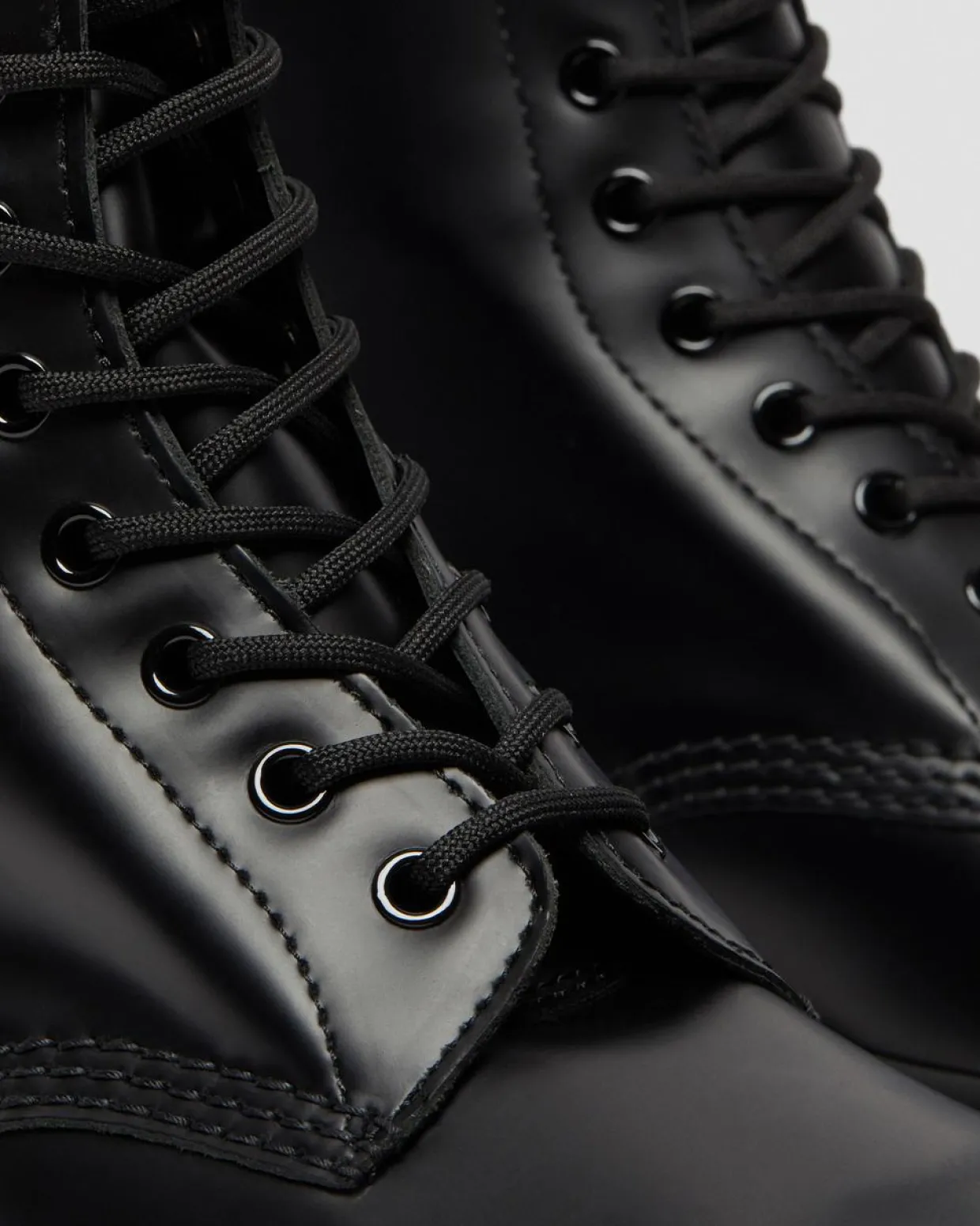 Dr. Martens Boots Montantes 1490 En Cuir Smooth à Lacets Noir — Smooth Leather New