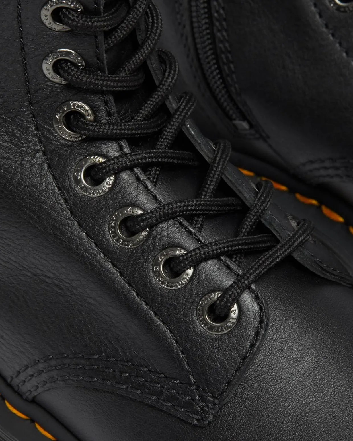 Dr. Martens Boots Montantes 1B60 Bex En Cuir Pisa Noir — Pisa Shop