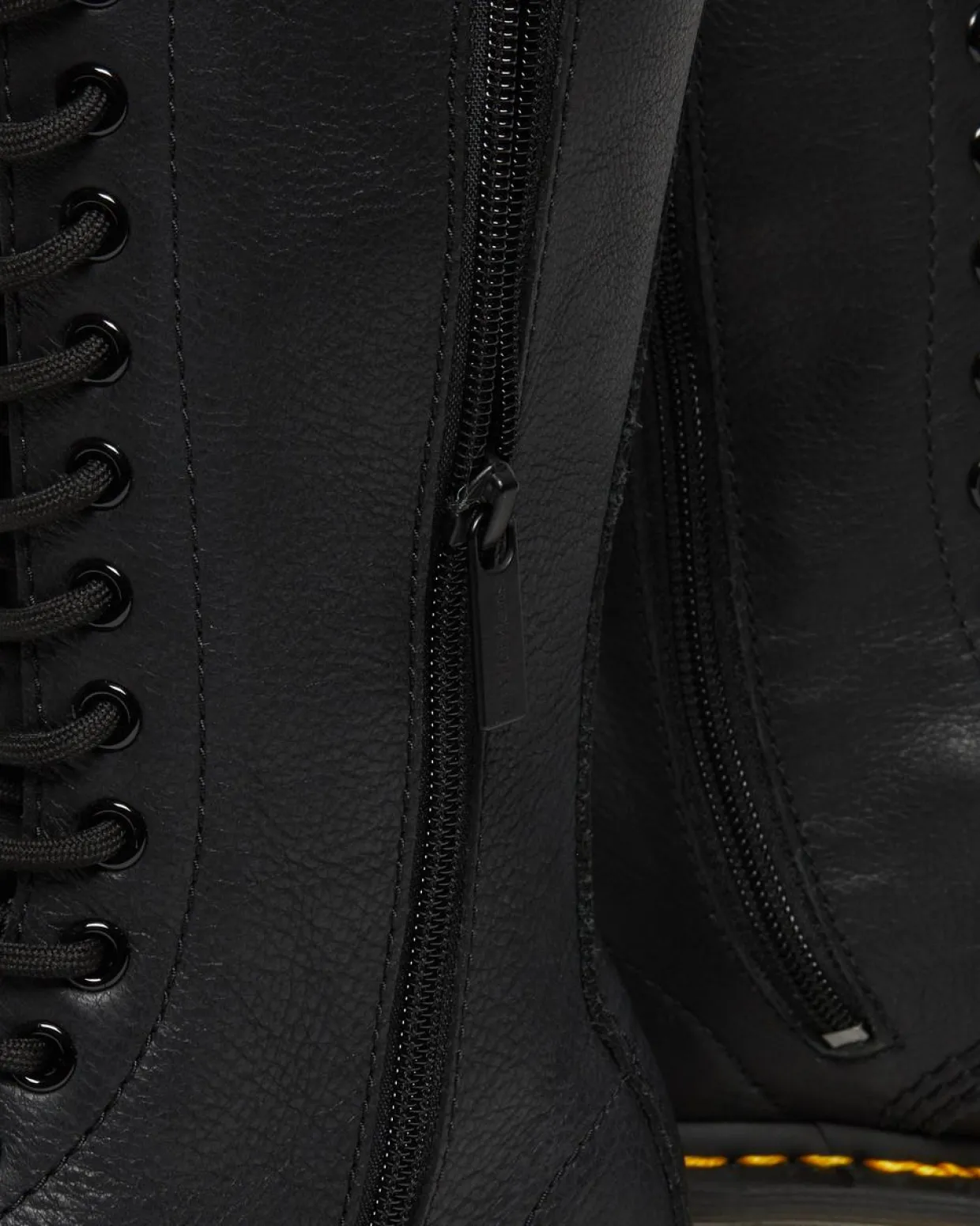 Dr. Martens Boots Montantes 1B99 En Cuir Virginia Noir — Virginia Cheap