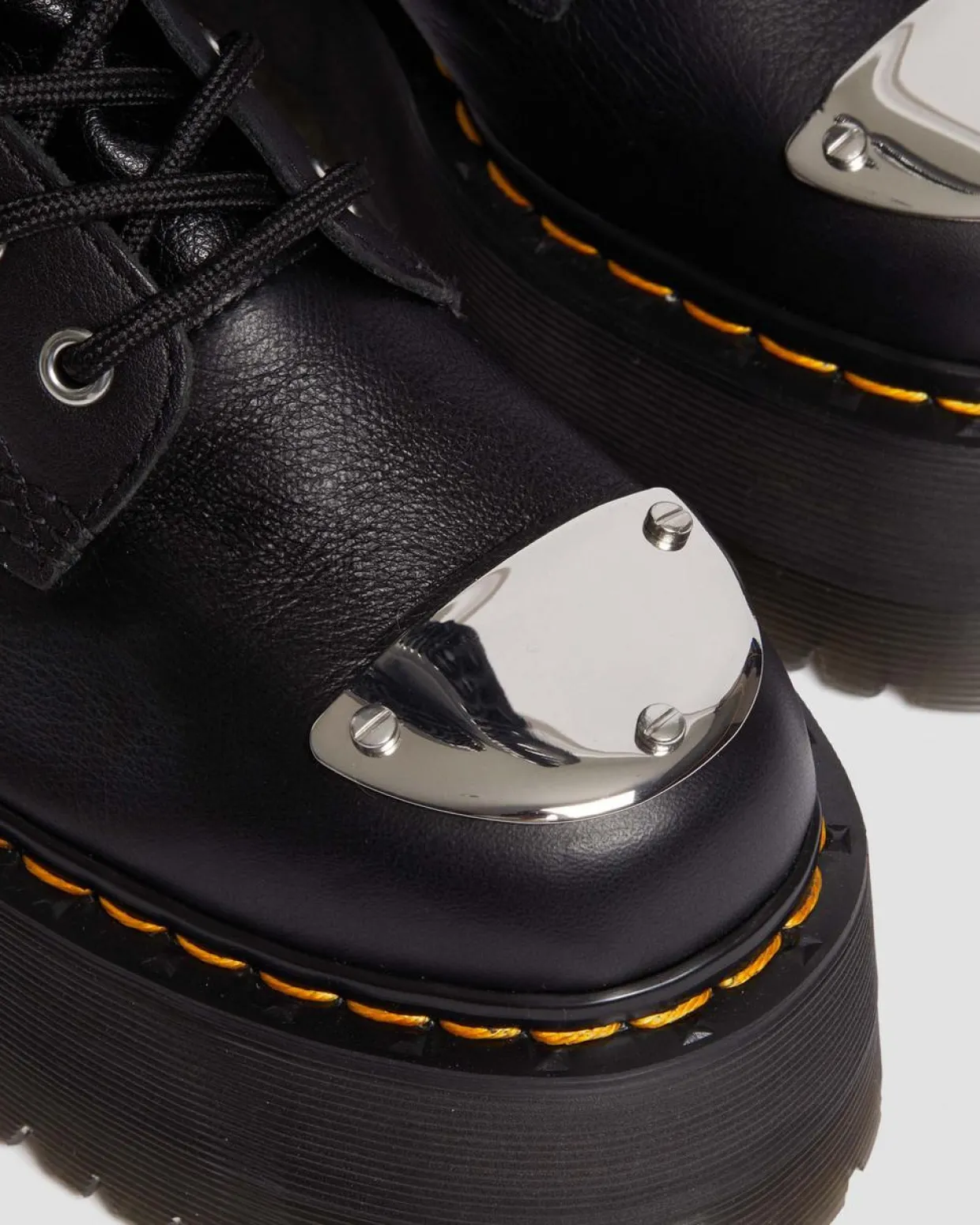 Dr. Martens Boots Plateformes 28 œillets XTRM Max En Cuir Virginia Noir — Virginia Store