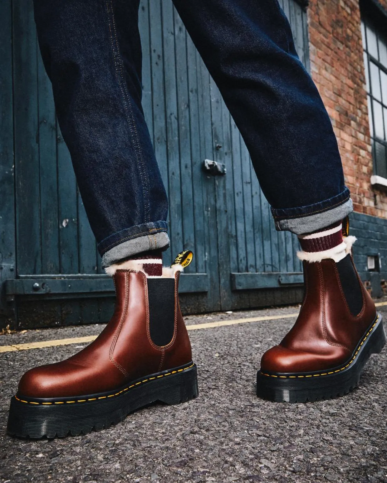 Dr. Martens Boots Plateformes 2976 Quad Doublées De Fourrure Synthétique Marron — Abruzzo Wp Best Sale