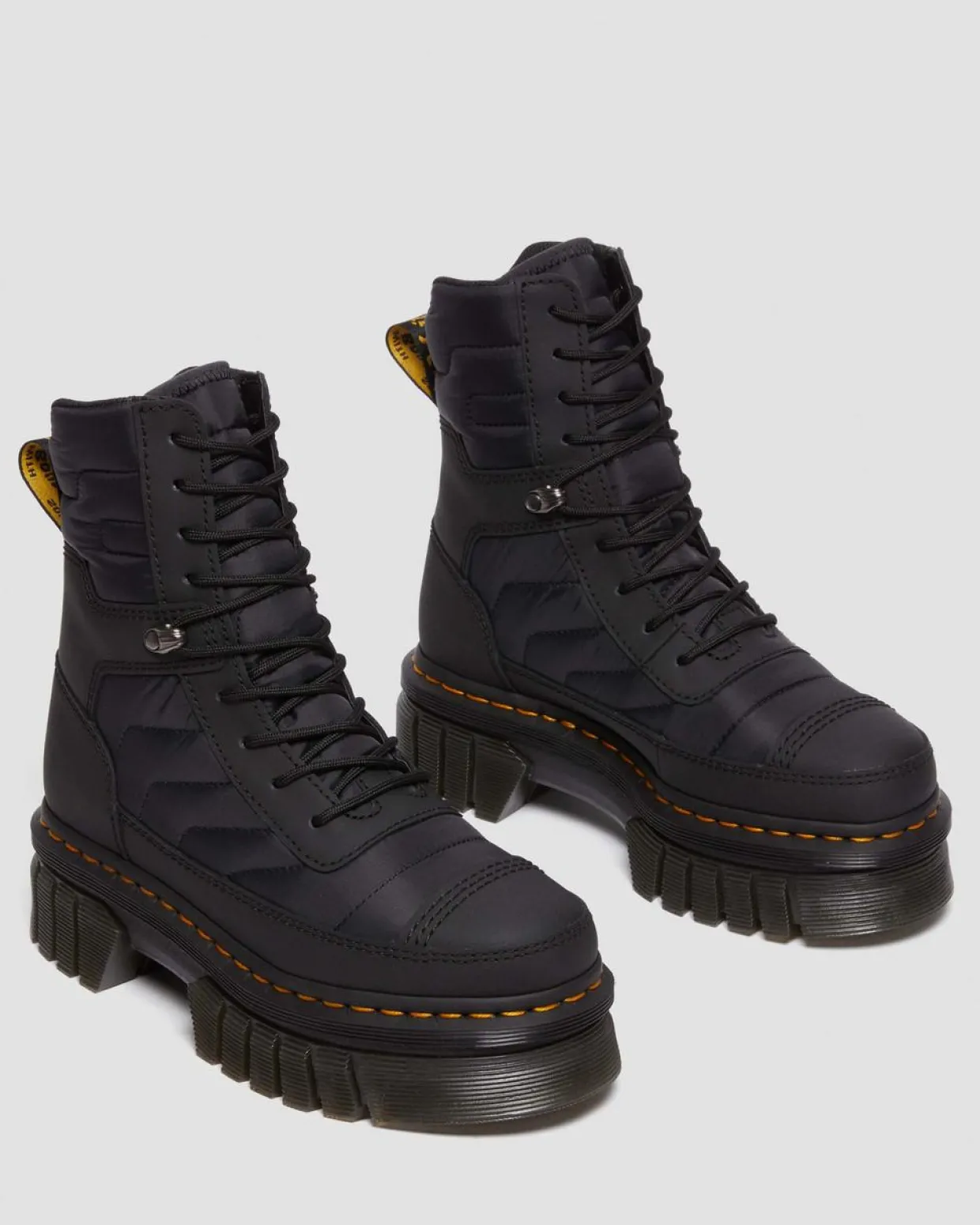 Dr. Martens Boots Plateformes Audrick 8i Quilted BLACK — Rubberised Leather+Warm Quilted Flash Sale