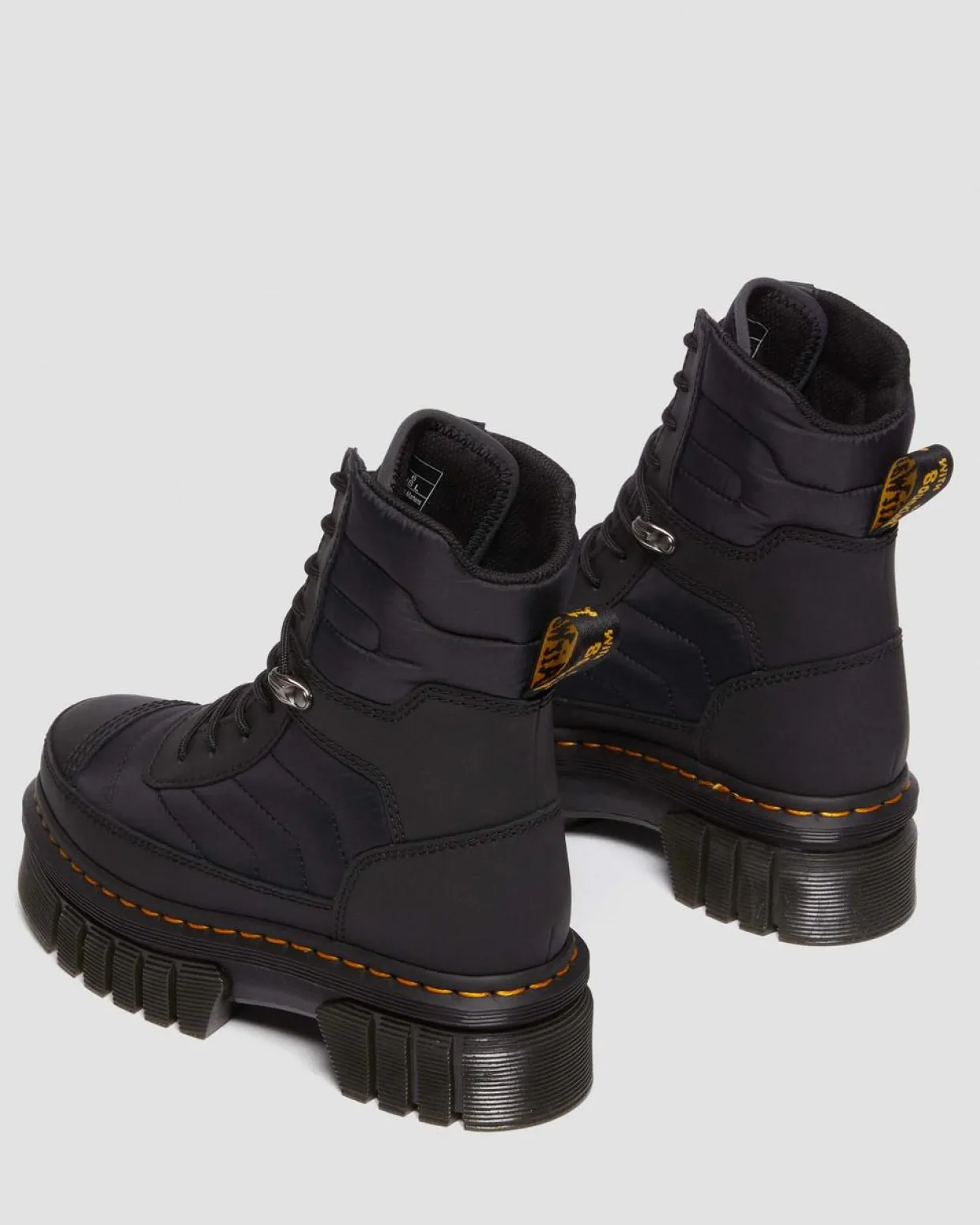 Dr. Martens Boots Plateformes Audrick 8i Quilted BLACK — Rubberised Leather+Warm Quilted Flash Sale