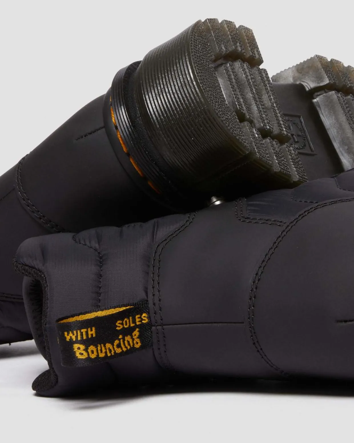 Dr. Martens Boots Plateformes Audrick 8i Quilted BLACK — Rubberised Leather+Warm Quilted Flash Sale