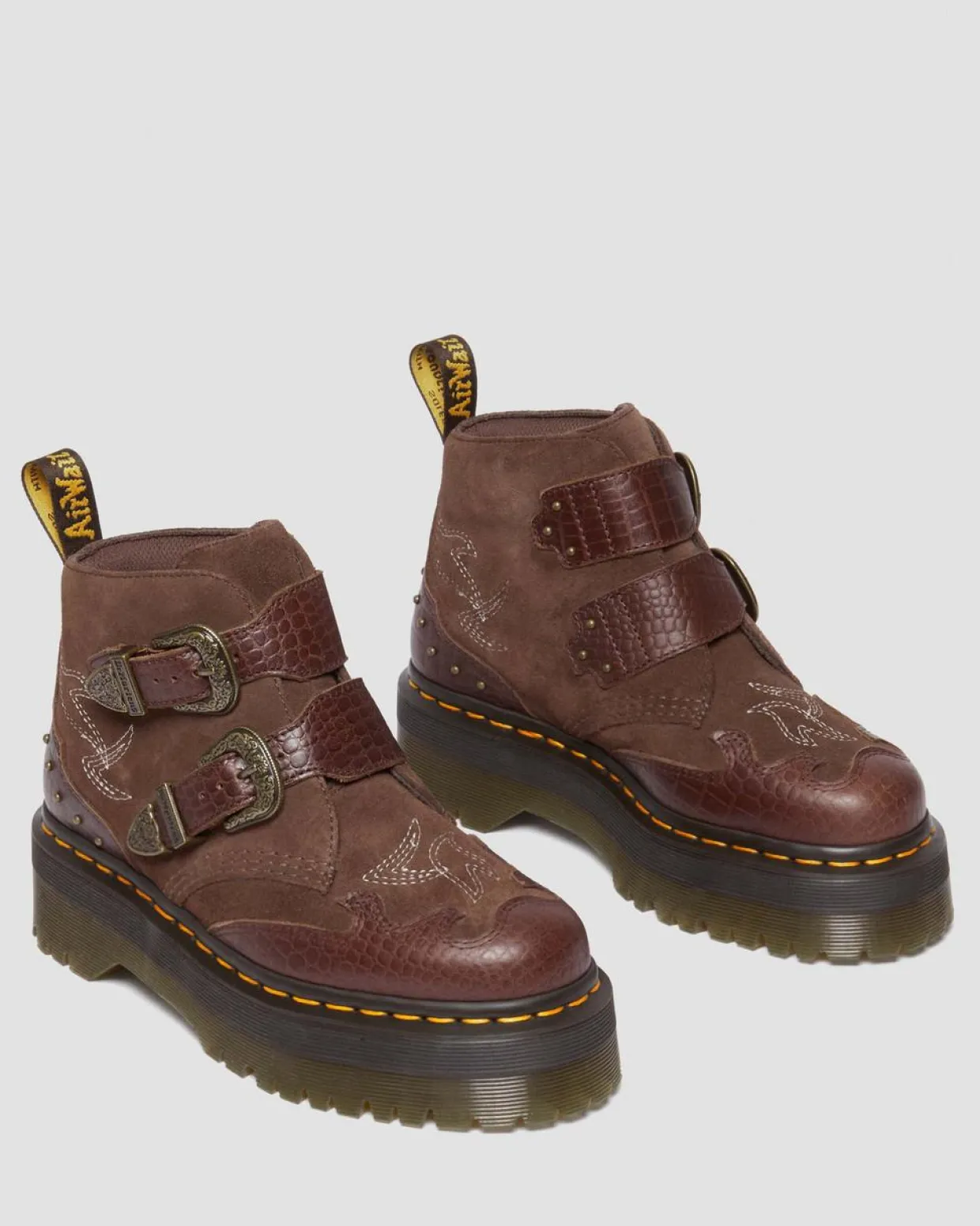 Dr. Martens Boots Plateformes Devon Gothic Americana En Cuir Dark Brown — Classic Pull Up Reptile Emboss+ E.H.Suede Fashion