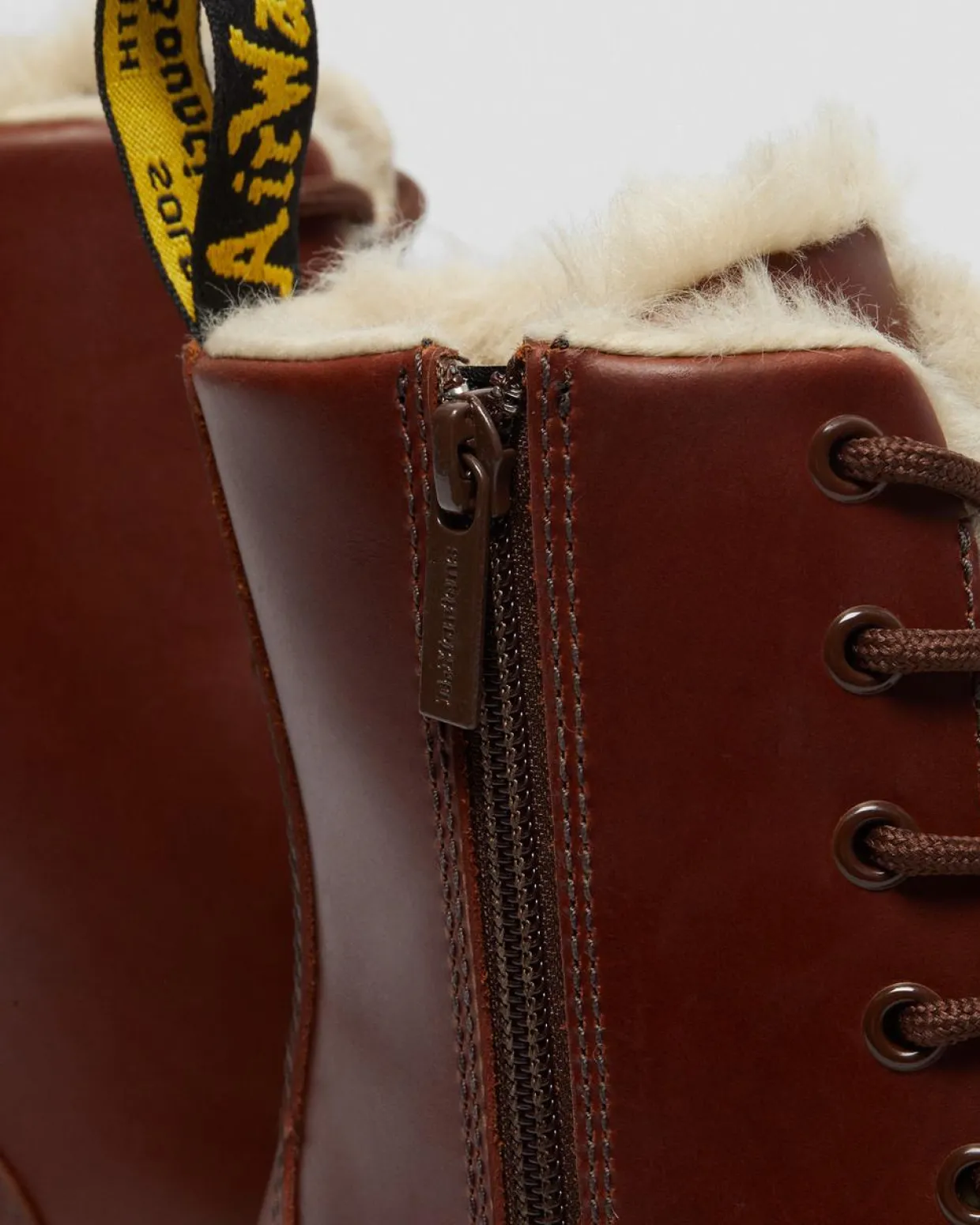 Dr. Martens Boots Plateformes Jadon Doublées De Fourrure Synthétique Marron — Abruzzo Wp Outlet