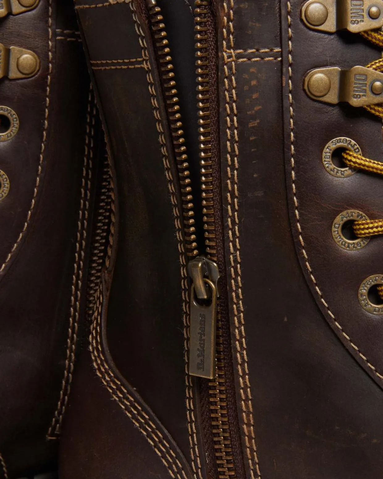 Dr. Martens Boots Plateformes Jadon En Cuir Marron — Crazy Horse Store