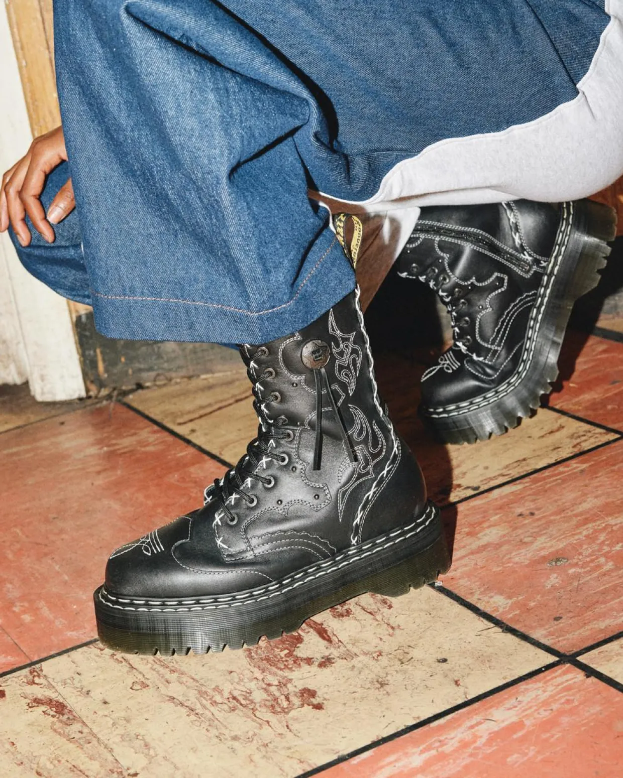 Dr. Martens Boots Plateformes Jadon Hi Contrast Stitch En Cuir Noir — Wanama Cheap