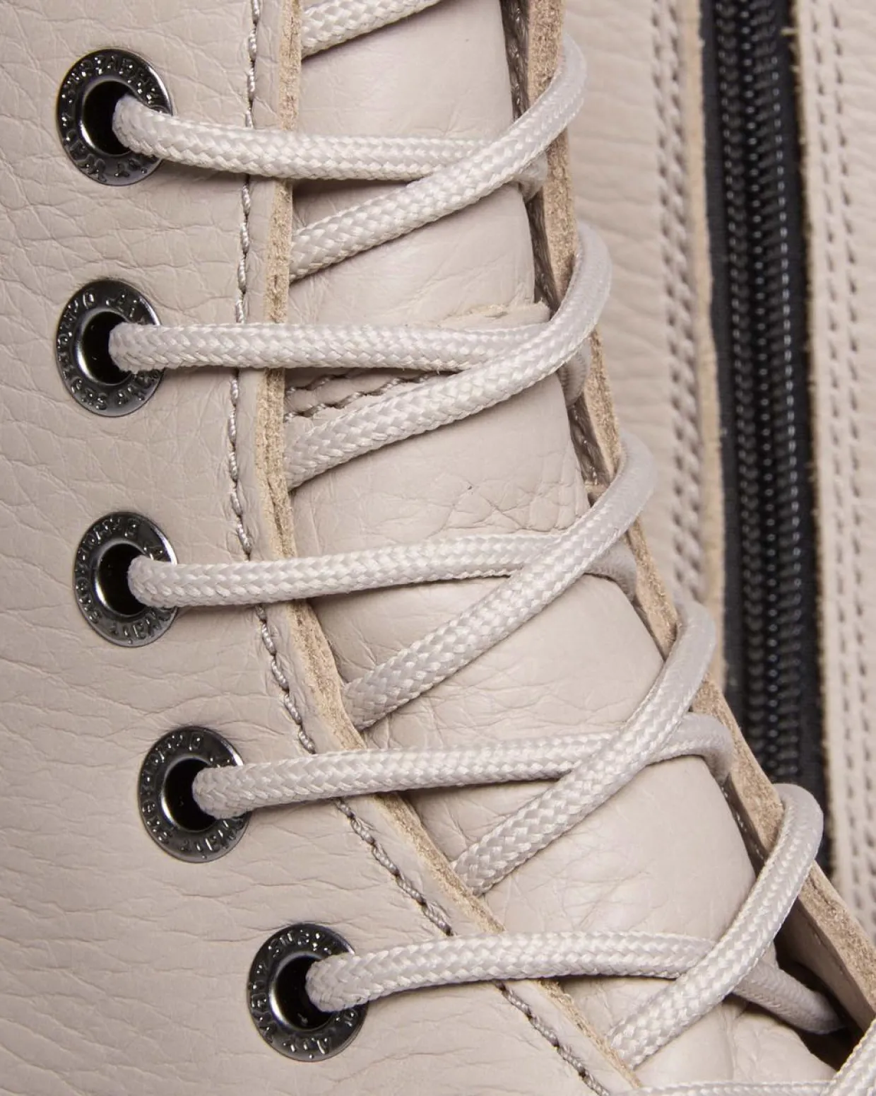 Dr. Martens Boots Plateformes Jadon III En Cuir Pisa VINTAGE TAUPE — Pisa Best