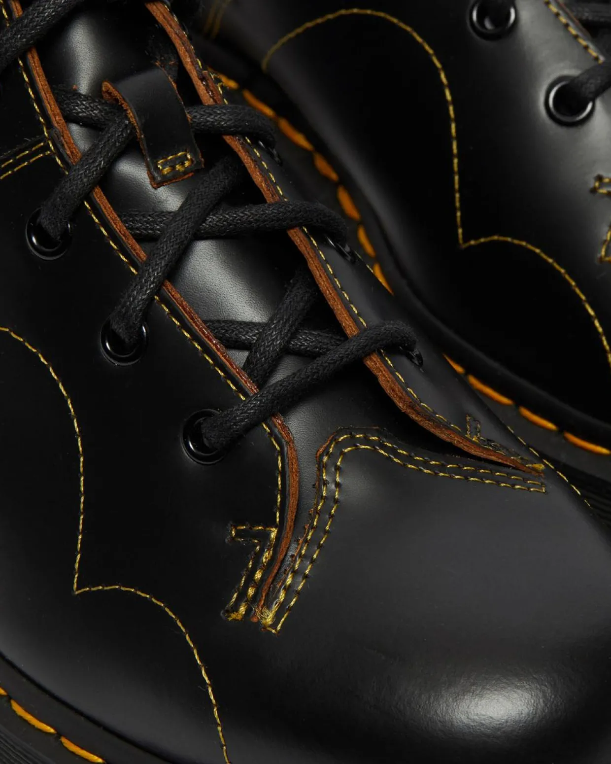 Dr. Martens Boots Plateformes Quad Church En Cuir Noir — Vintage Smooth Outlet
