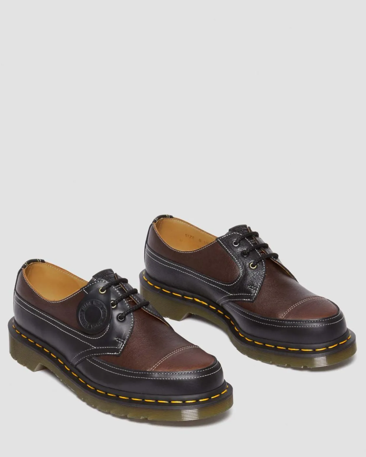 Dr. Martens Chaussures 1461 Made In England En Cuir Deadstock MULTI — Deadstock Best