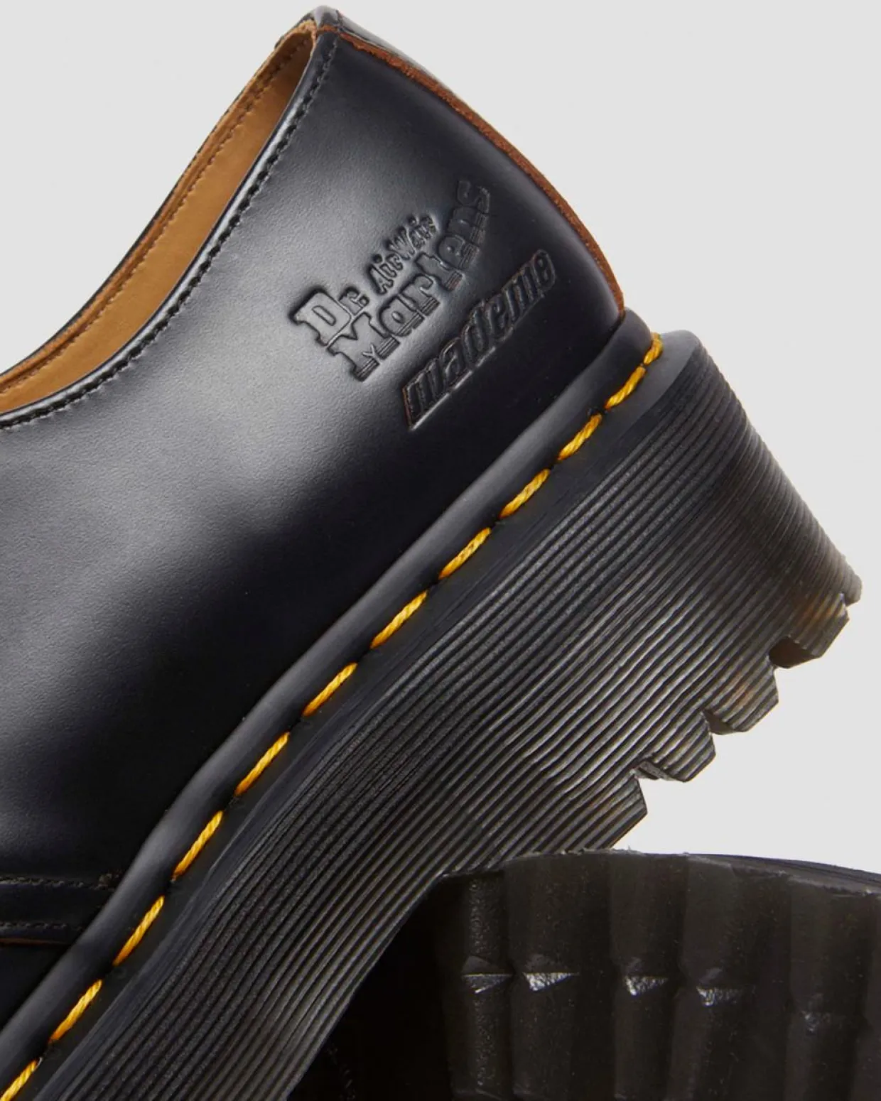 Dr. Martens CHAUSSURES PLATEFORMES QUAD 1461 MADEME EN CUIR VINTAGE SMOOTH Noir — Vintage Smooth Shop
