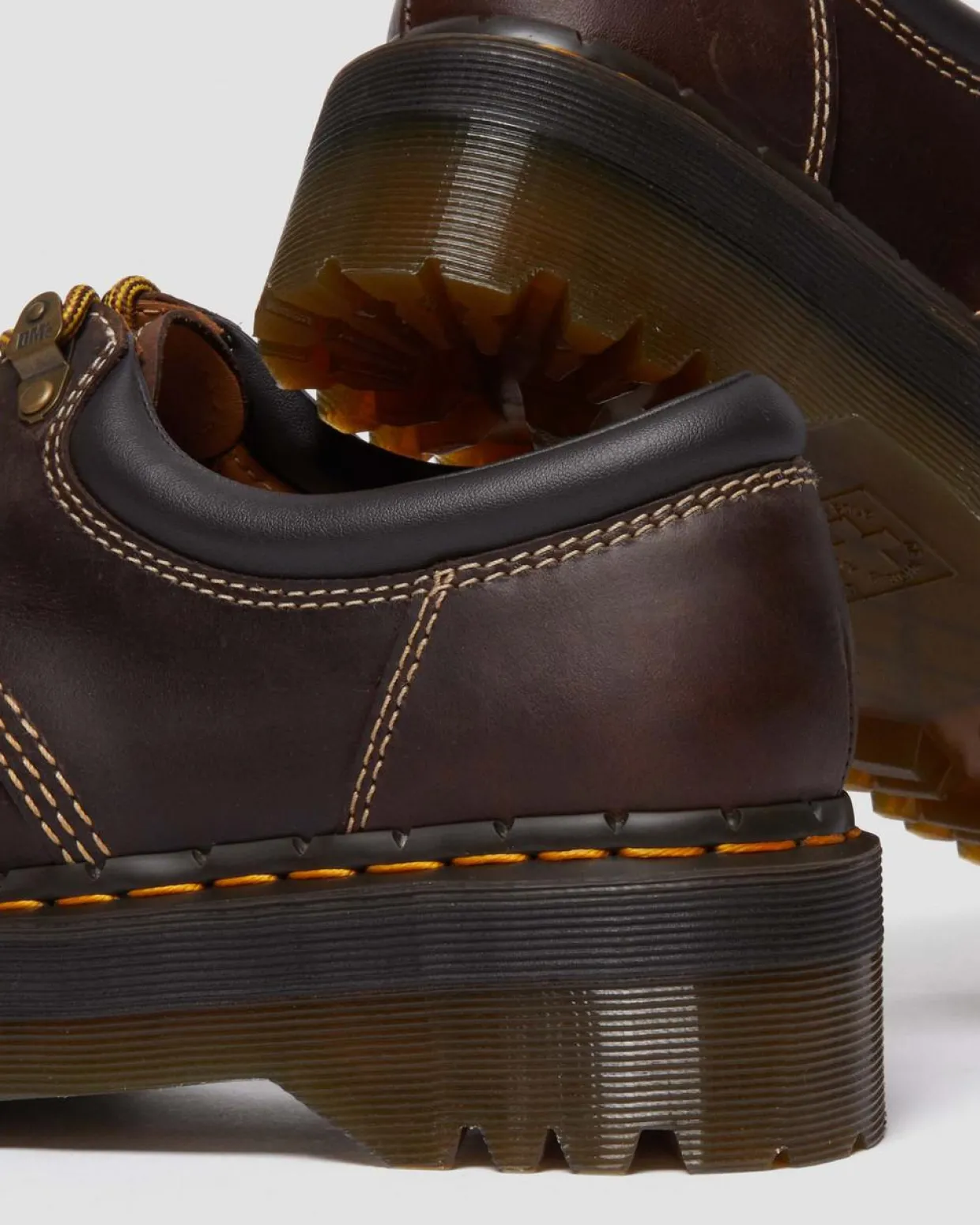 Dr. Martens Chaussures Plateformes Quad II 8053 En Cuir Crazy Horse Marron foncé — Crazy Horse Sale