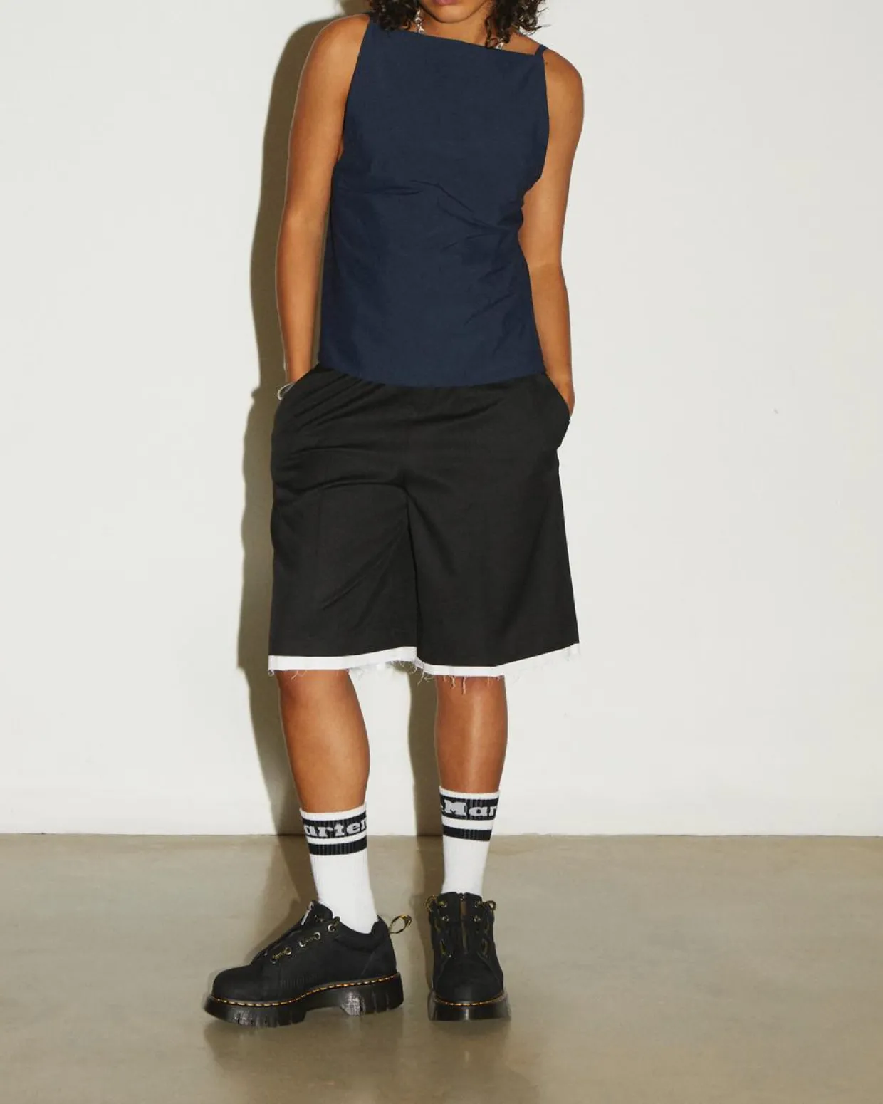 Dr. Martens Chaussures Woodard En Cuir Tumbled Nubuck à Zip Noir — Titan Online