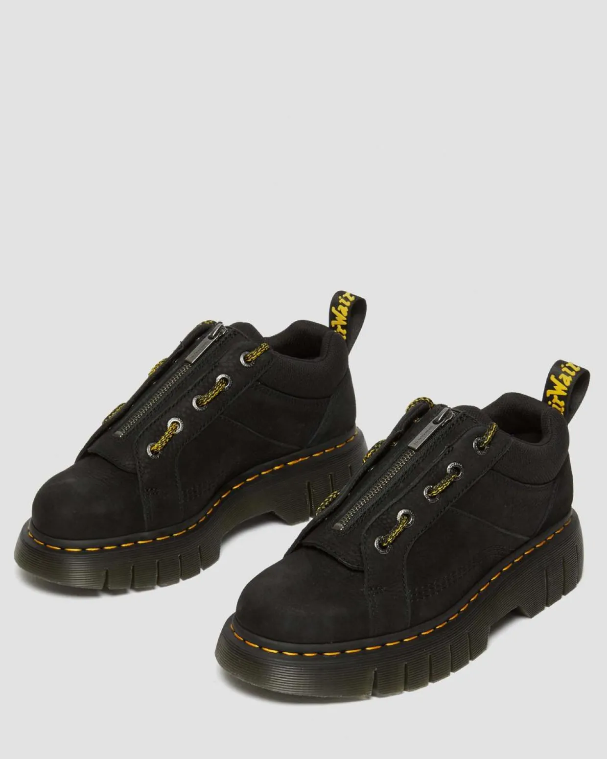 Dr. Martens Chaussures Woodard En Cuir Tumbled Nubuck à Zip Noir — Titan Online