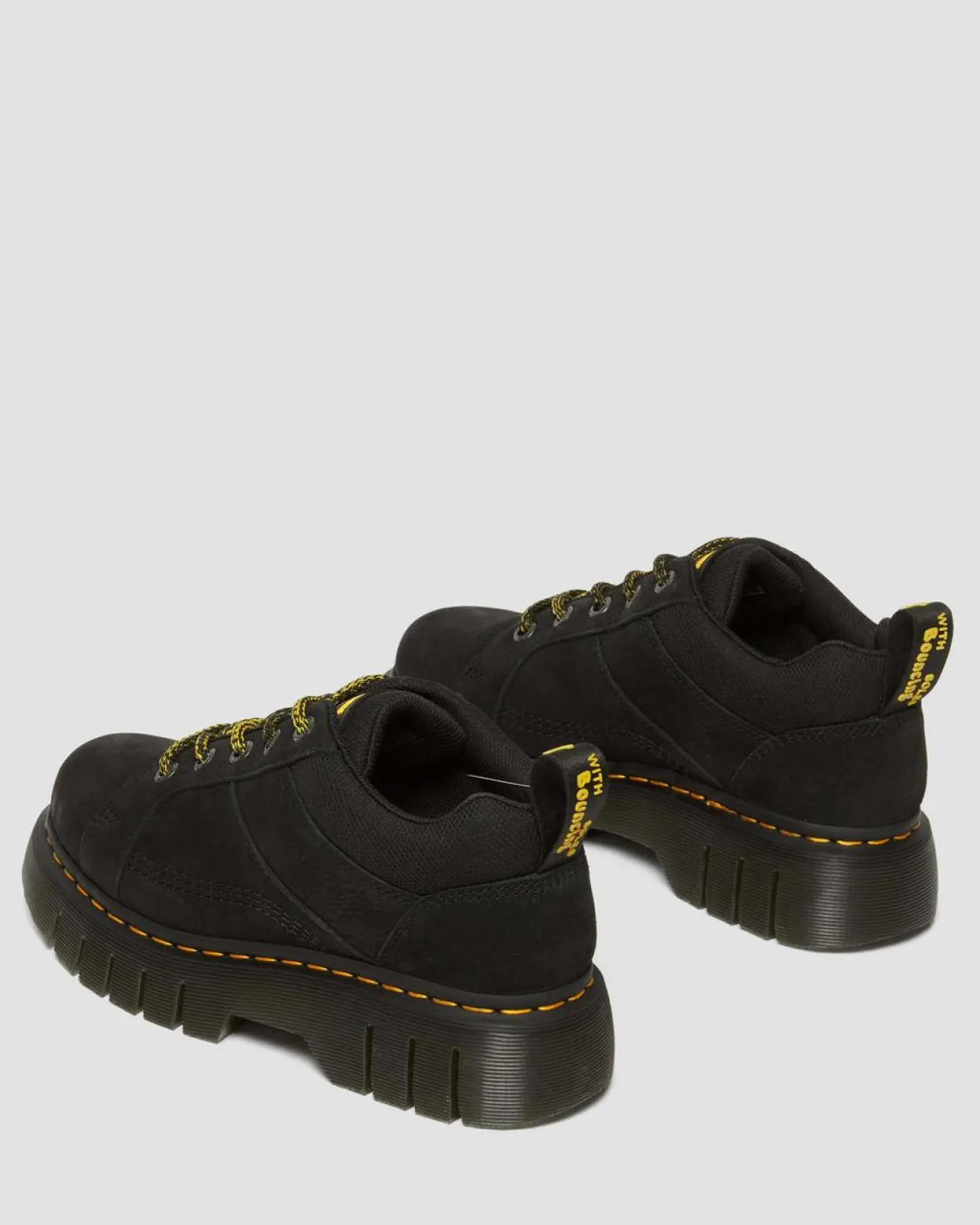 Dr. Martens Chaussures Woodard En Cuir Tumbled Nubuck à Zip Noir — Titan Online