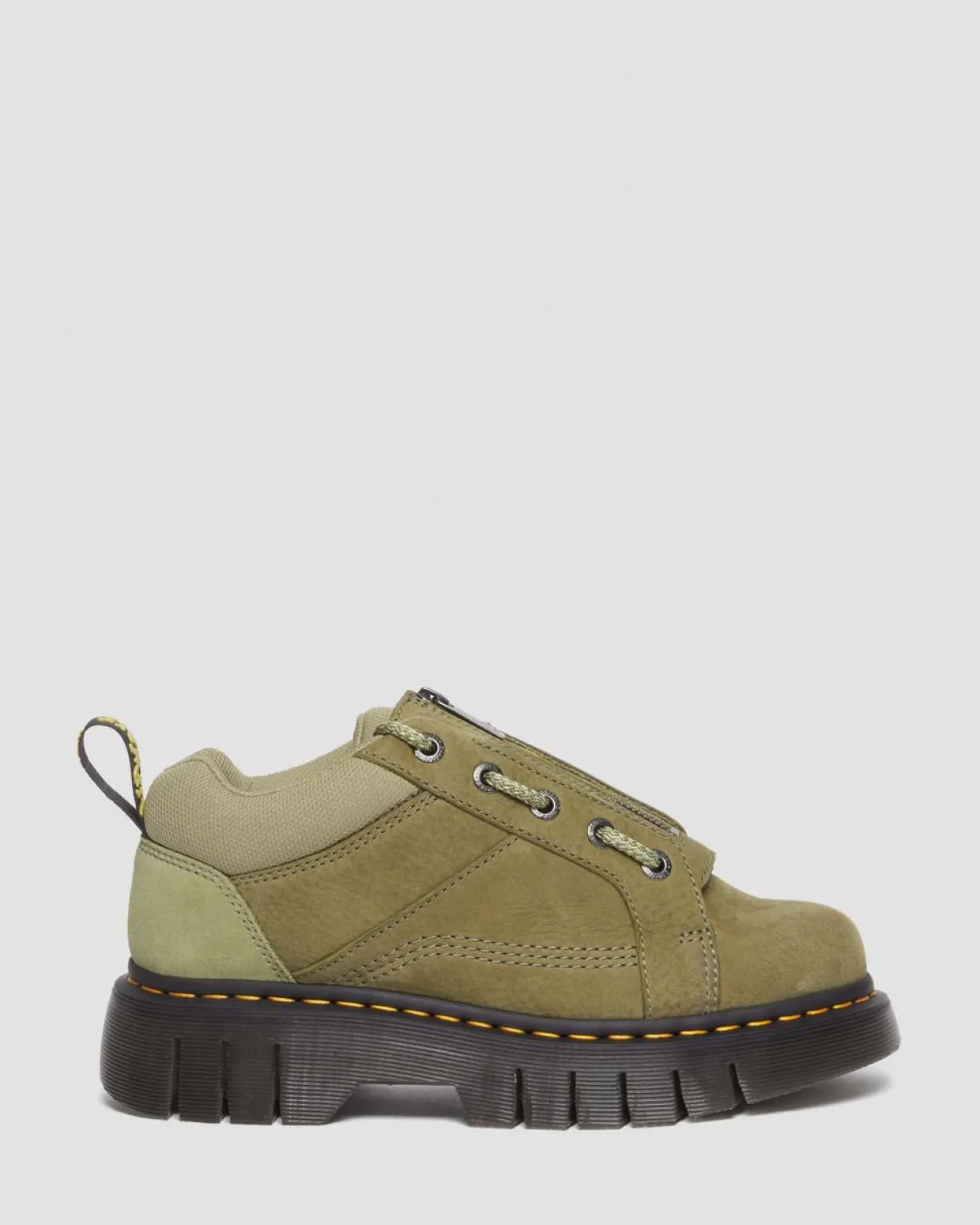 Dr. Martens Chaussures Woodard En Cuir Tumbled Nubuck à Zip Muted Olive — Titan Shop