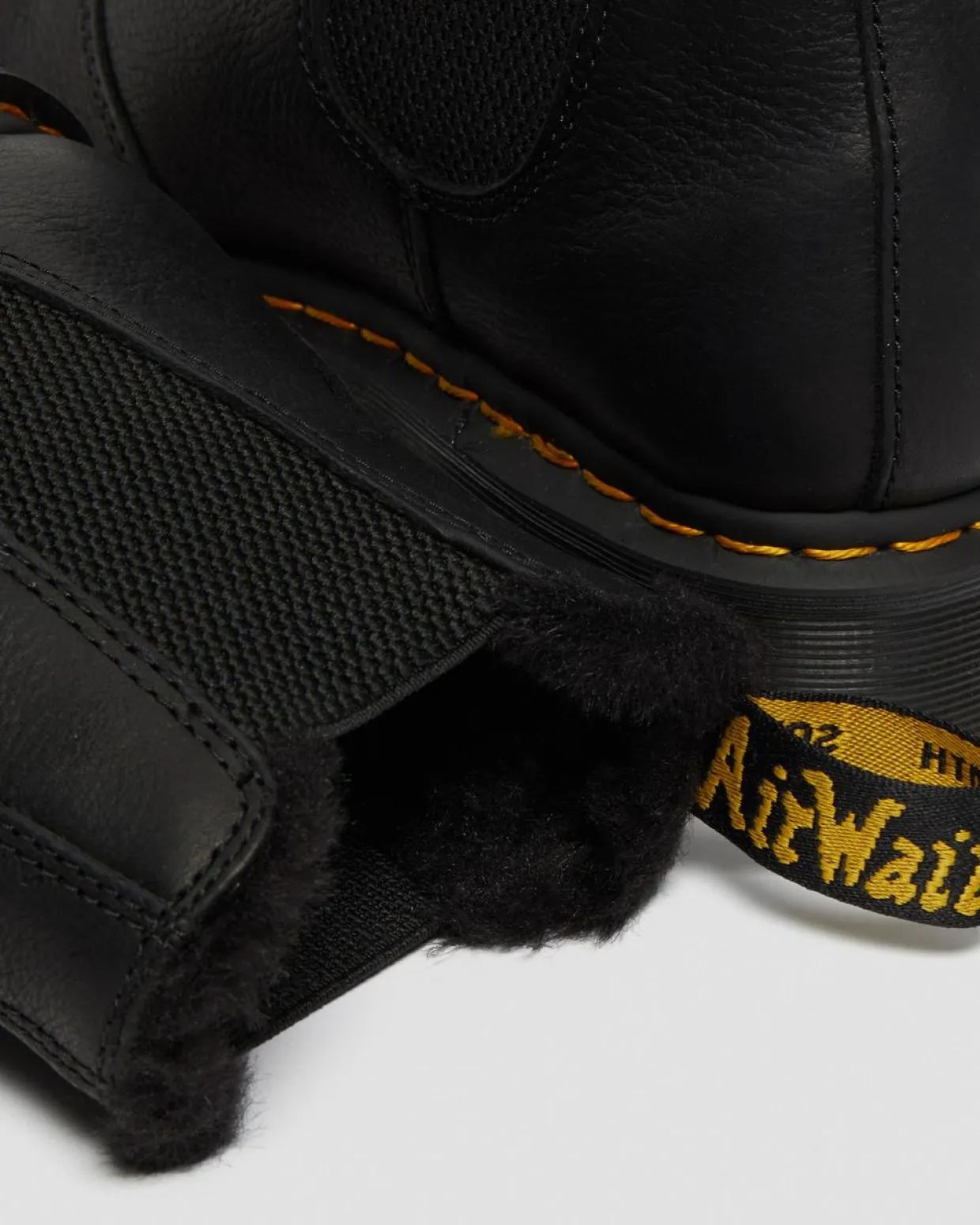 Dr. Martens Chelsea Boots 2976 En Cuir Doublees De Fourrure Synthetique Noir — Ambassador Store