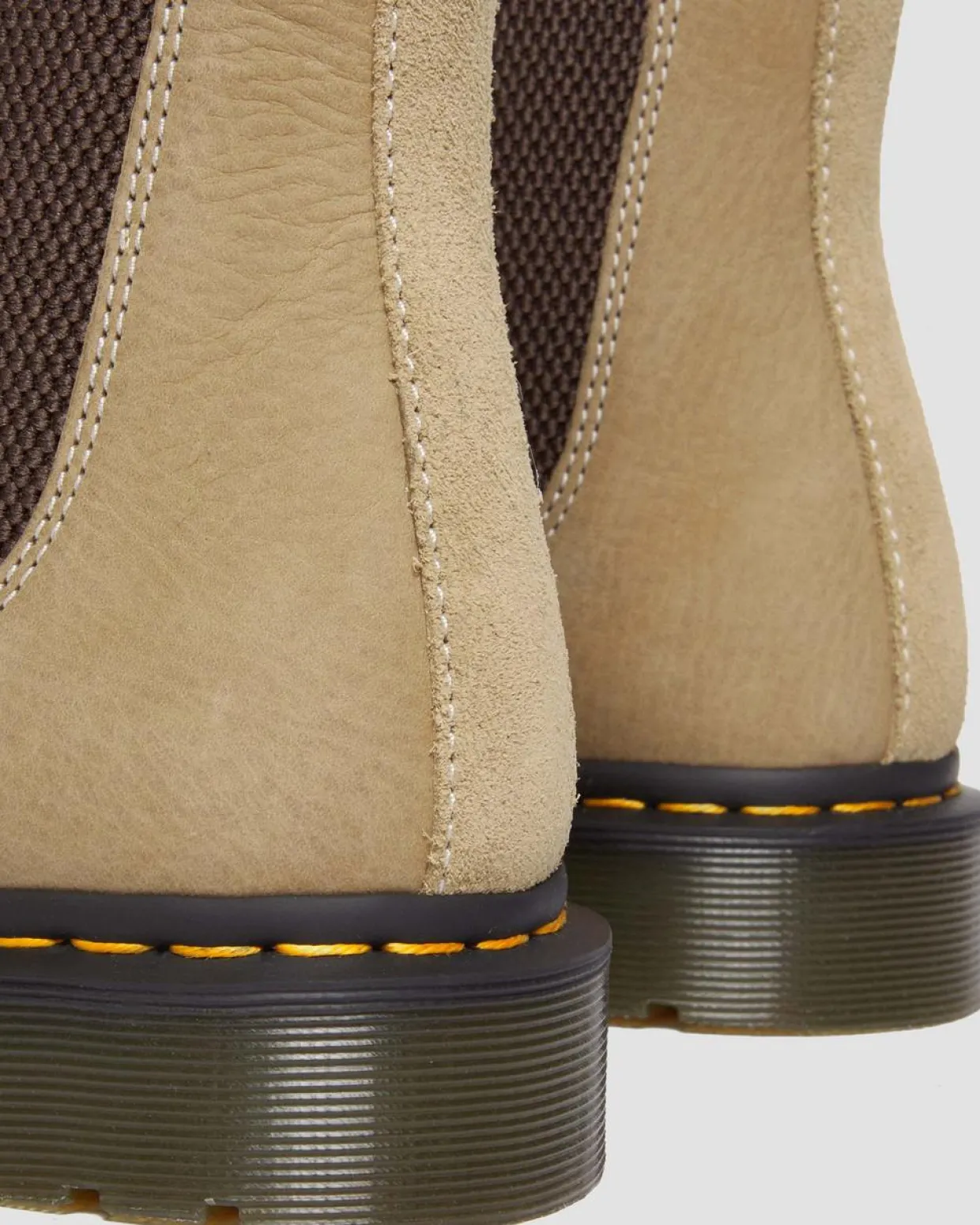Dr. Martens Chelsea Boots 2976 En Cuir Tumbled Nubuck Savannah Tan — Tumbled Nubuck Online