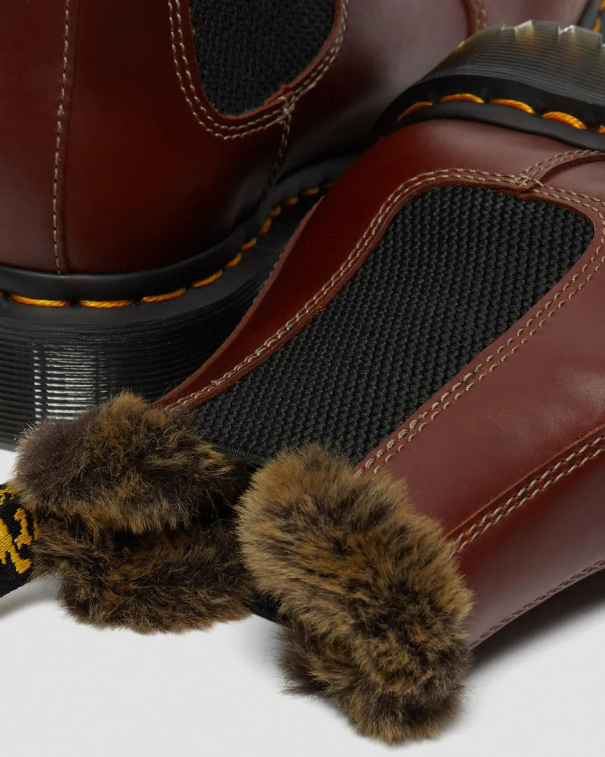 Dr. Martens Chelsea Boots 2976 Leonore Abruzzo Doublées De Fourrure Synthétique Marron — Abruzzo Wp Flash Sale
