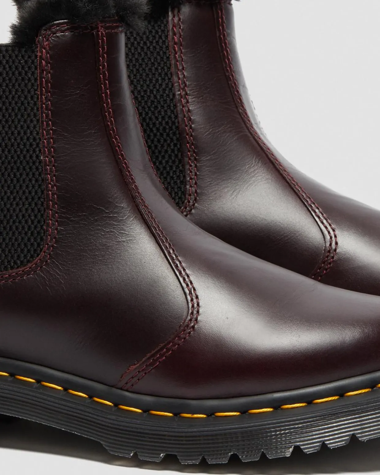 Dr. Martens Chelsea Boots 2976 Leonore Doublées De Fourrure Synthétique Rouge Oxblood — Atlas Best