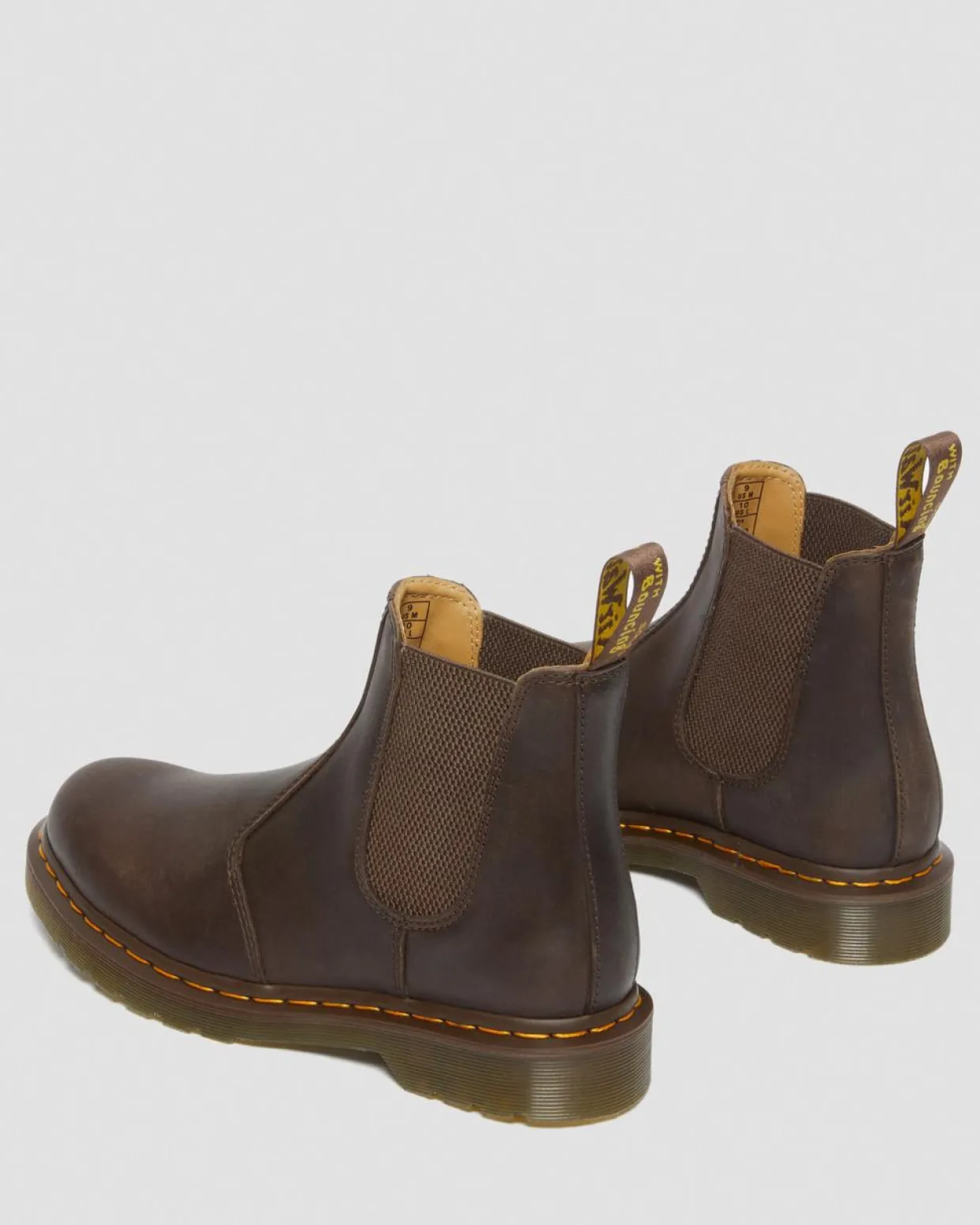 Dr. Martens Chelsea Boots 2976 Yellow Stitch En Cuir Crazy Horse Marron foncé — Crazy Horse Store