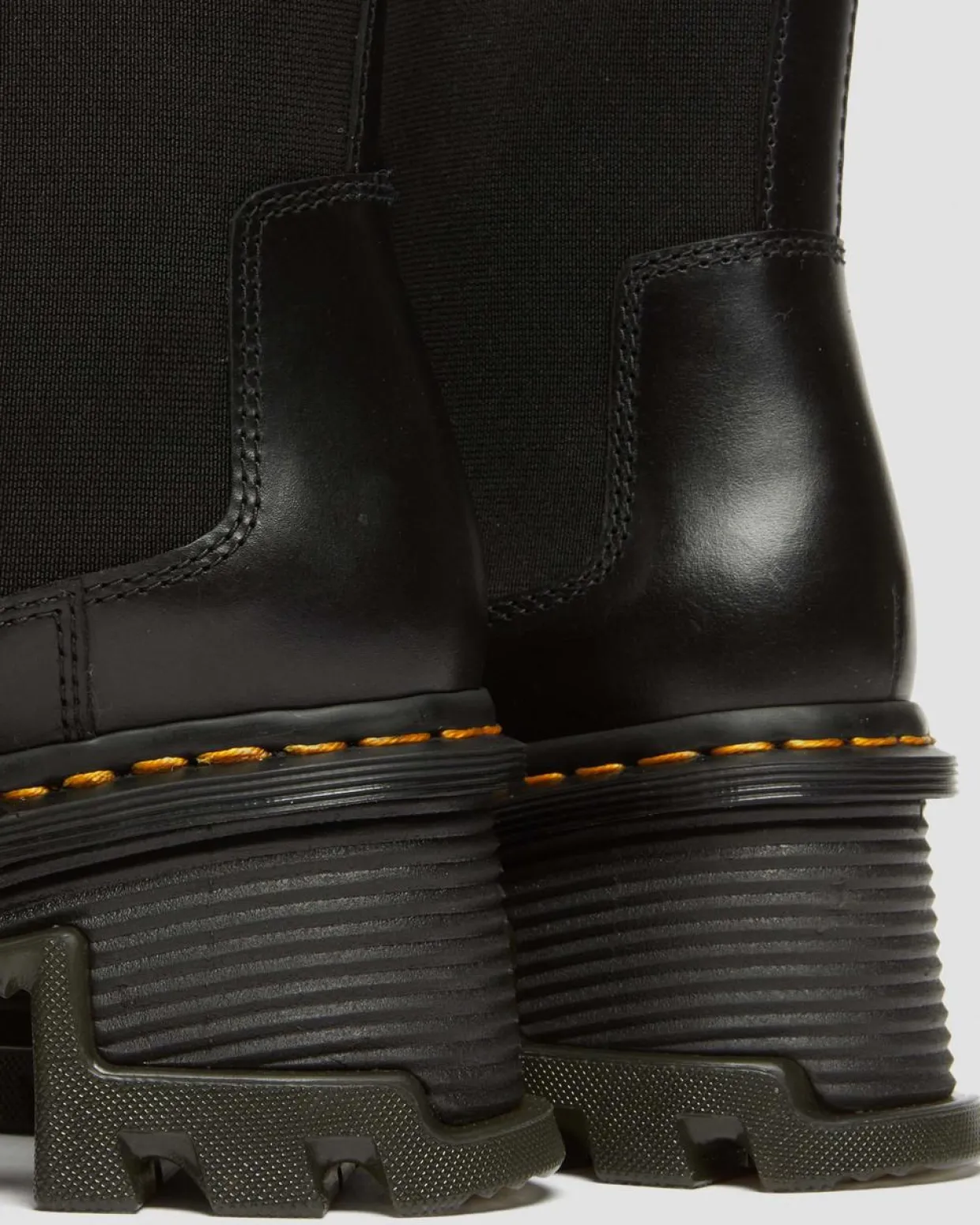 Dr. Martens Chelsea Boots Corran En Cuir Atlas à Talons Noir — Atlas Hot