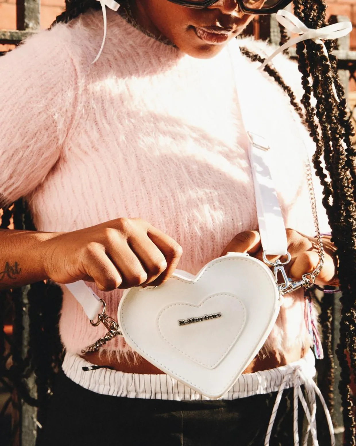 Dr. Martens Mini Sac Vegan En Forme De Cœur White — Kemble Pu Flash Sale