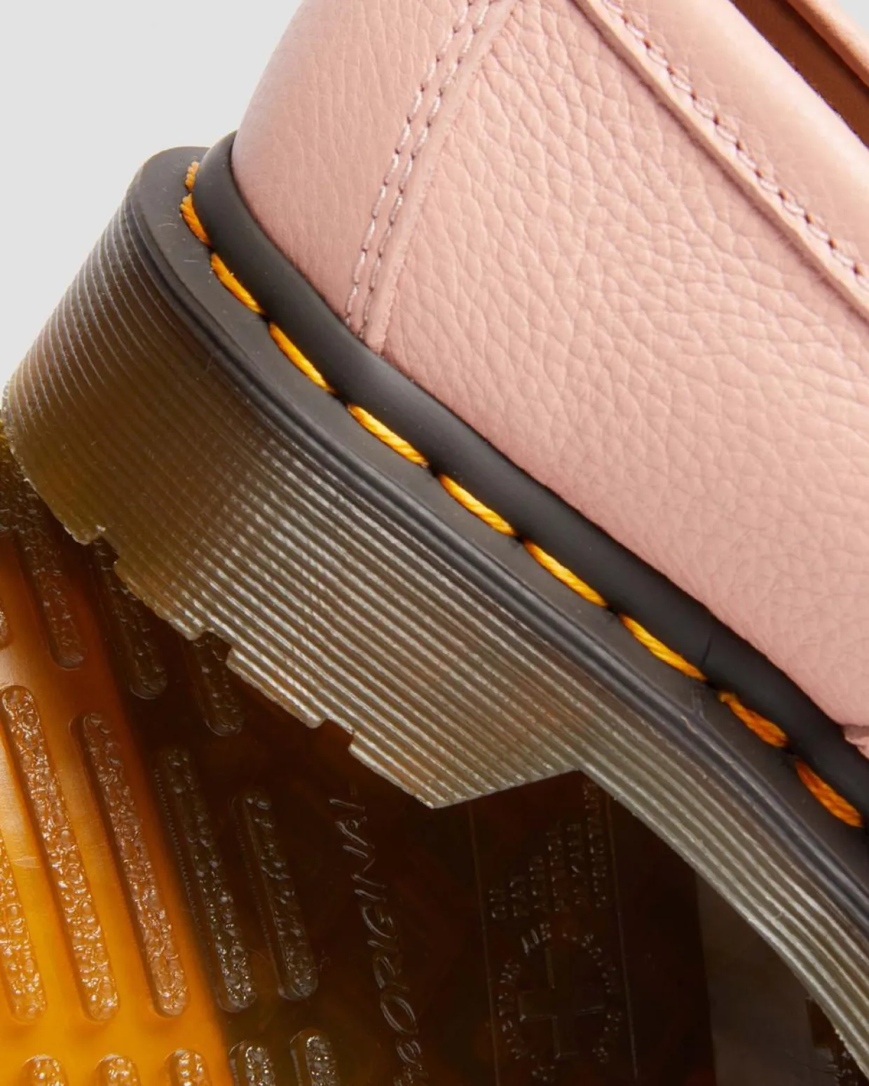 Dr. Martens Mocassins Adrian En Cuir Virginia à Pampilles Peach Beige — Virginia Shop