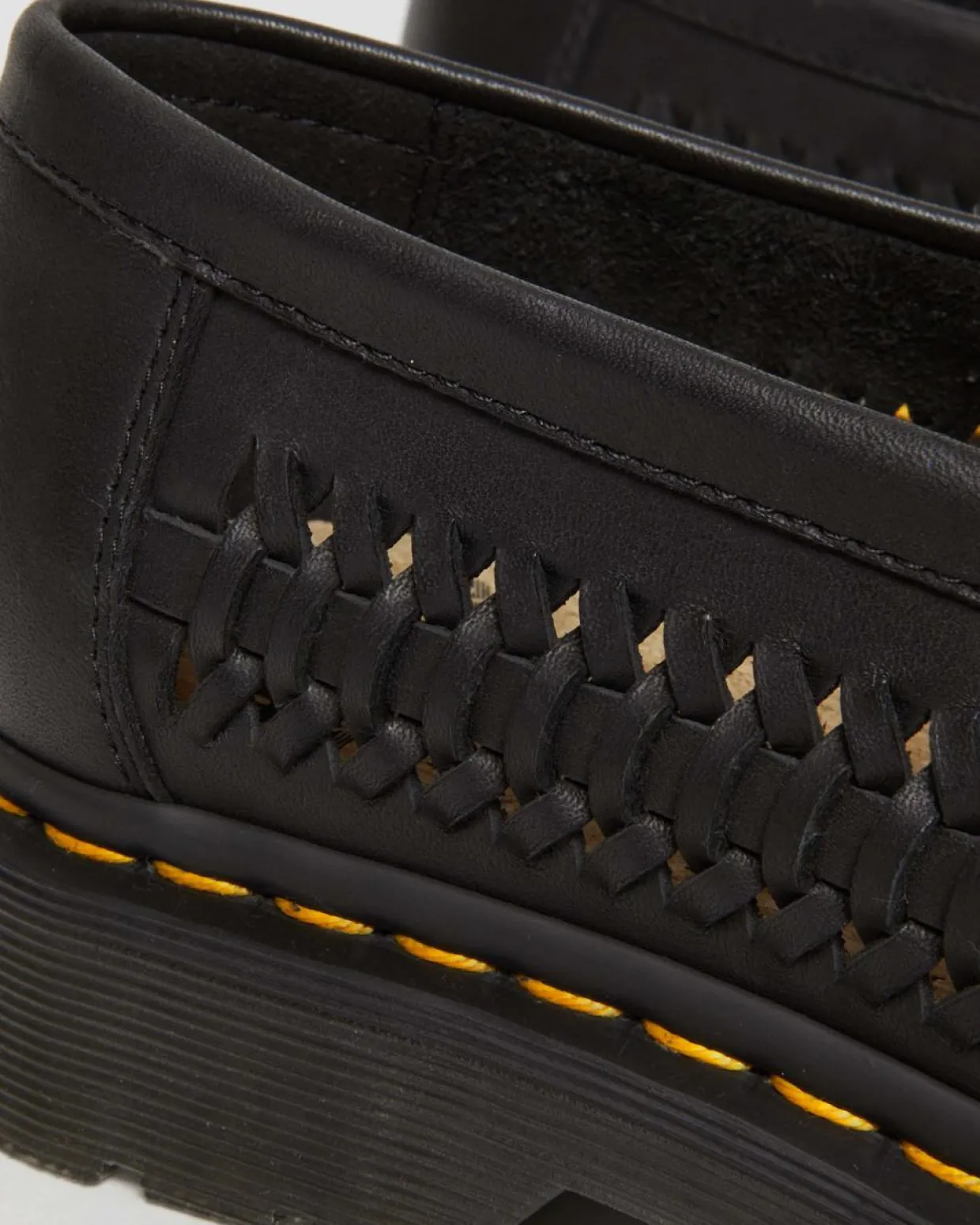Dr. Martens Mocassins Adrian En Cuir Tressé à Pampilles Black — Analine Outlet