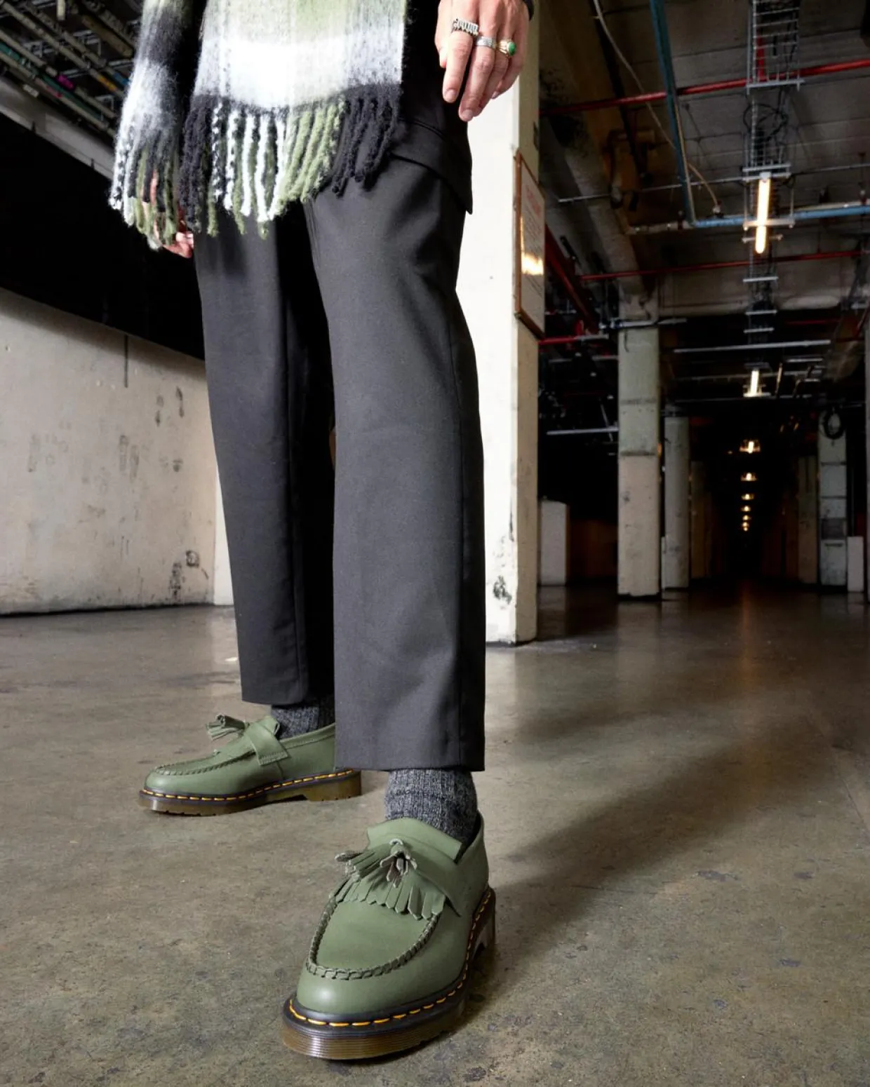 Dr. Martens Mocassins Adrian Yellow Stitch En Cuir Smooth à Pampilles Kaki Vert — Smooth Leather New