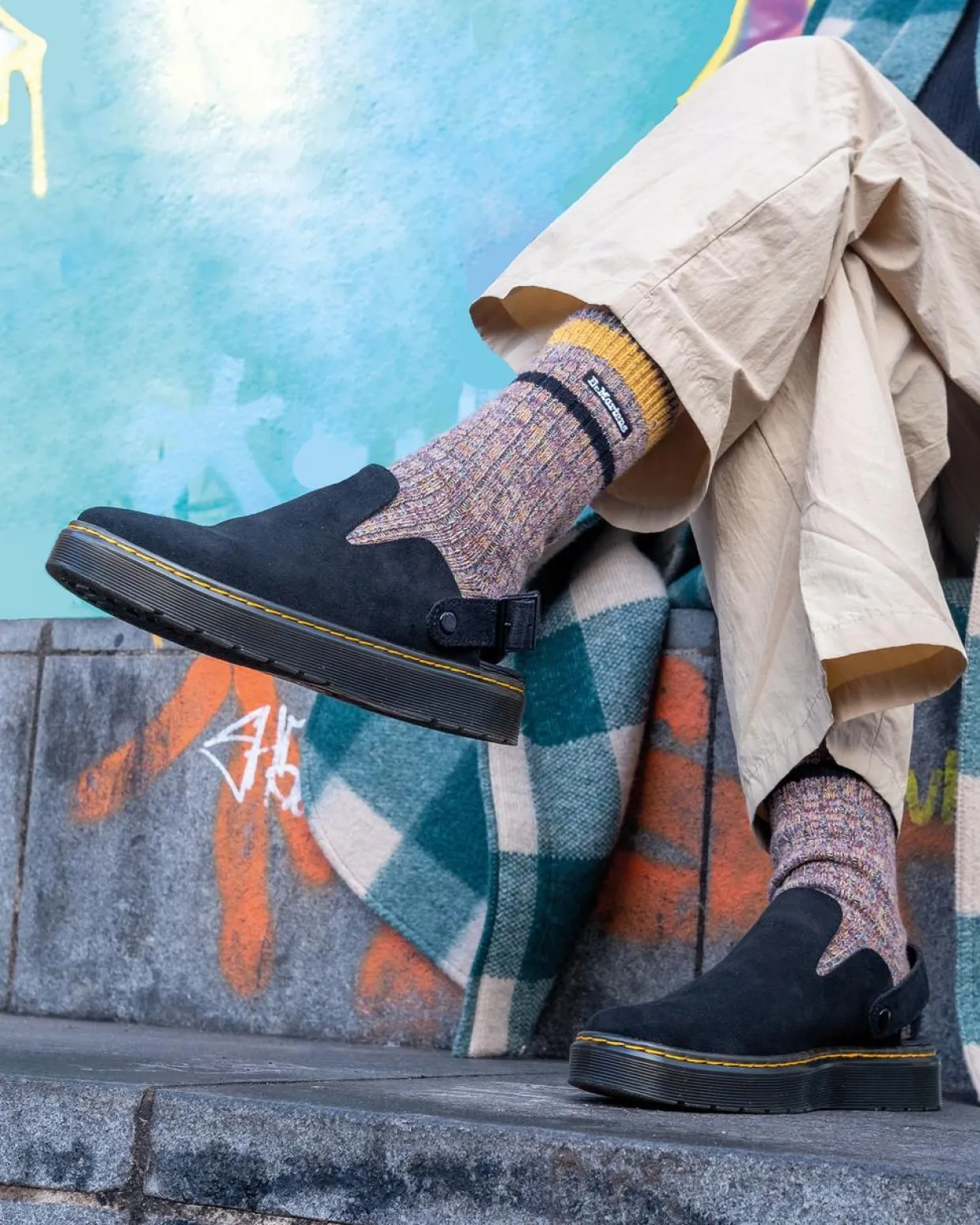 Dr. Martens Mules En Daim Carlson Noir — E.H.Suede Fashion