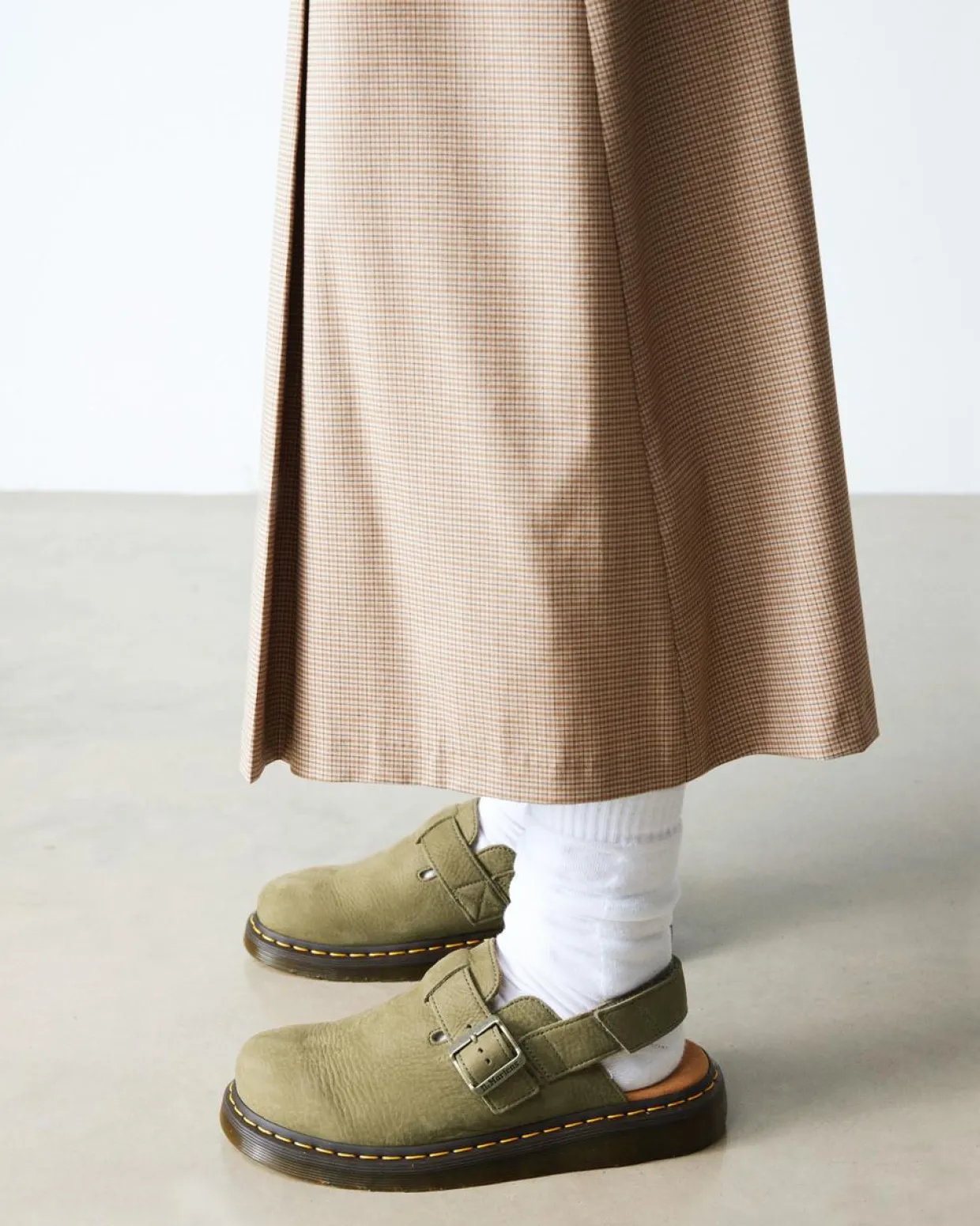 Dr. Martens Mules Jorge II En Cuir Tumbled Nubuck à Brides Muted Olive — Tumbled Nubuck Hot