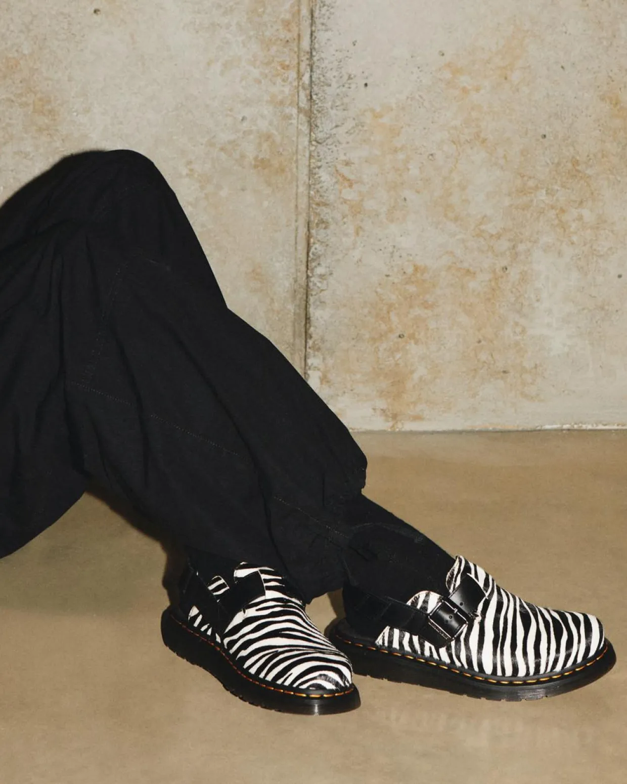 Dr. Martens Mules Jorge II En Hair-On à Bridess BLACK+WHITE — Hair On + Atlas New