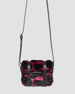 Dr. Martens Sac Bandoulière En Hair-On Imprimé Vache 18 Cm THRIFT PINK+BLACK — Cow Print + Kiev Online