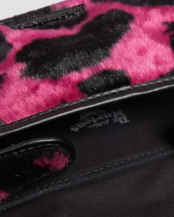 Dr. Martens Sac Bandoulière En Hair-On Imprimé Vache 18 Cm THRIFT PINK+BLACK — Cow Print + Kiev Online