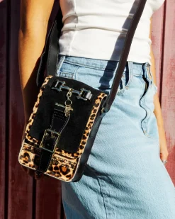 Dr. Martens Sac Bandoulière Vertical En Hair-On à Imprimé Léopard Black — Desert Oasis Suede+Archive Leopard Hair On+Kiev Flash Sale