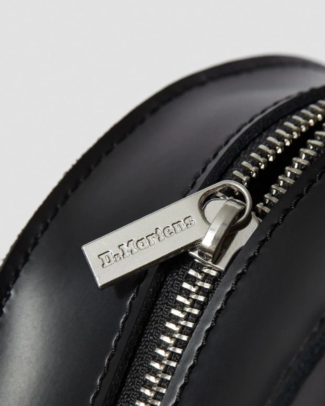 Dr. Martens Sac En Cuir En Forme De Cœur Noir — Kiev Best Sale