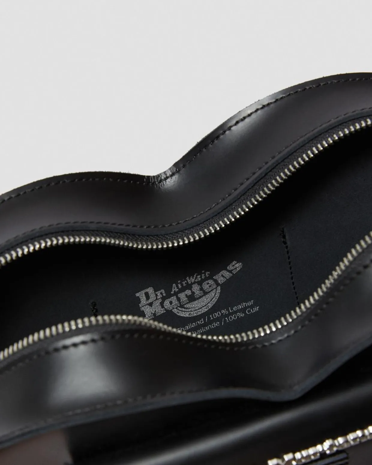 Dr. Martens Sac En Cuir En Forme De Cœur Noir — Kiev Best Sale